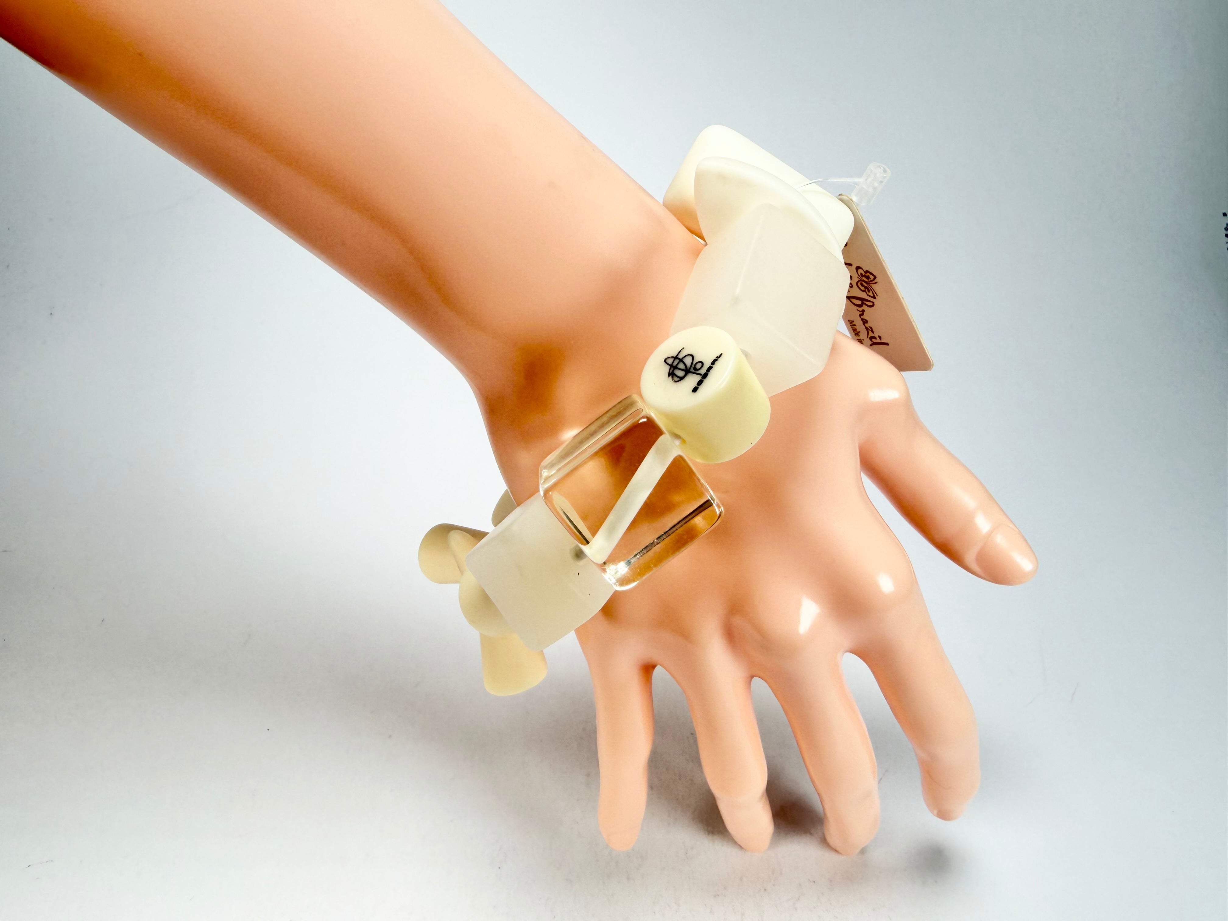 Jackie Brazil "Indiana" Cream Mix Multi Bead Resin Bracelet ( B0210 )