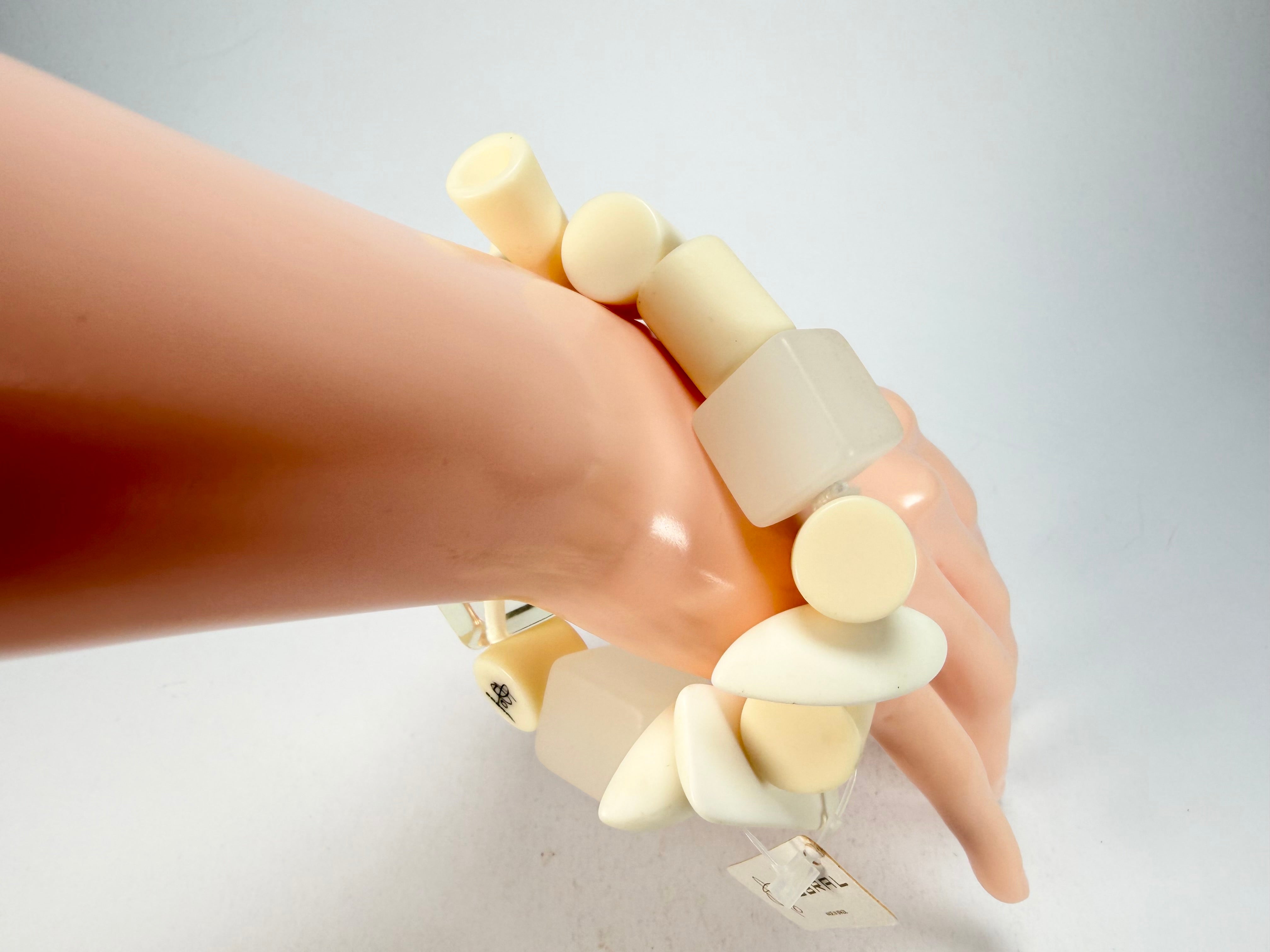 Jackie Brazil "Indiana" Cream Mix Multi Bead Resin Bracelet ( B0210 )