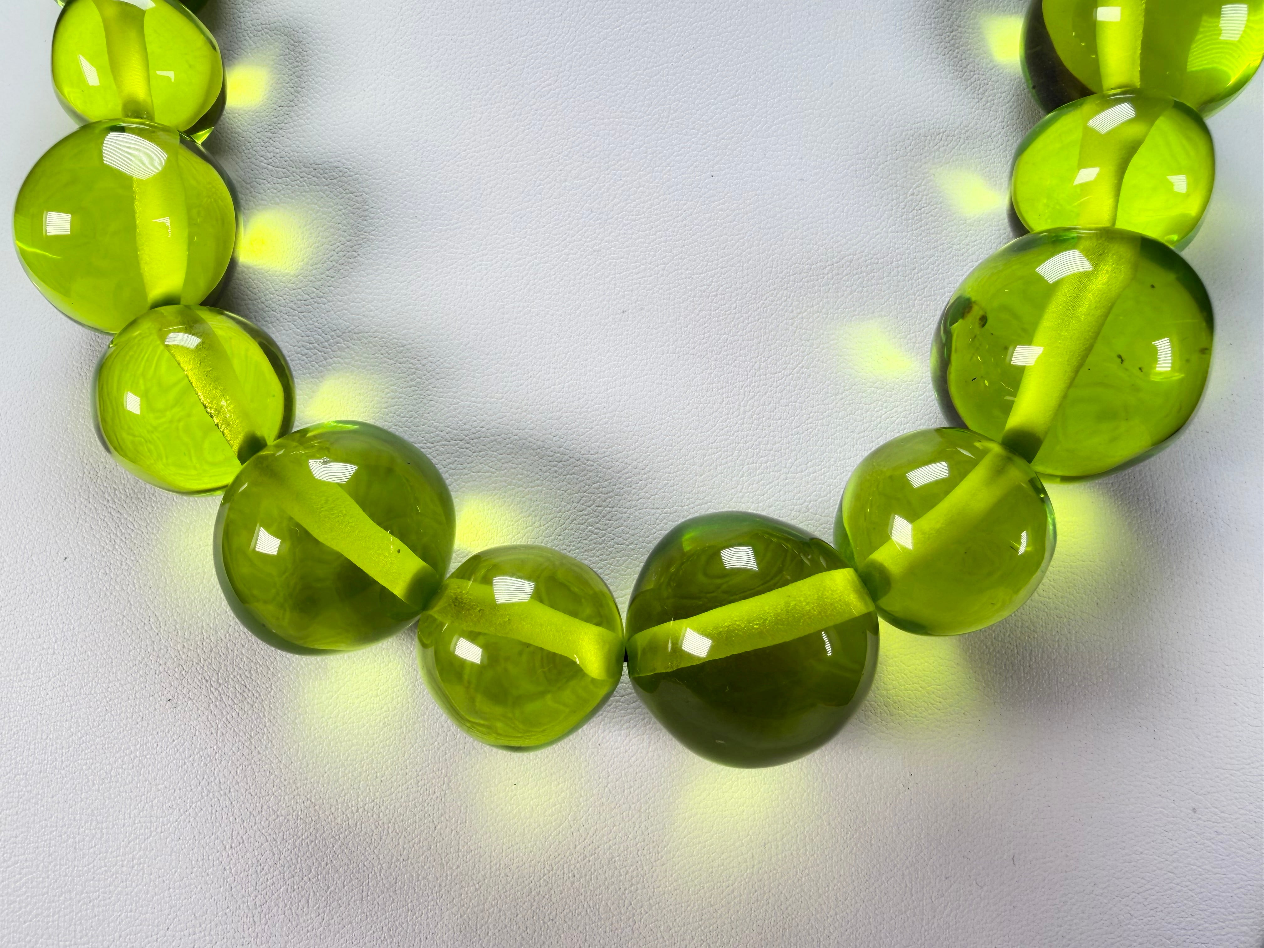 Jackie Brazil "Large Spheres" Transparent Green Mix Short Abstract Necklace 50cm ( N2692 )