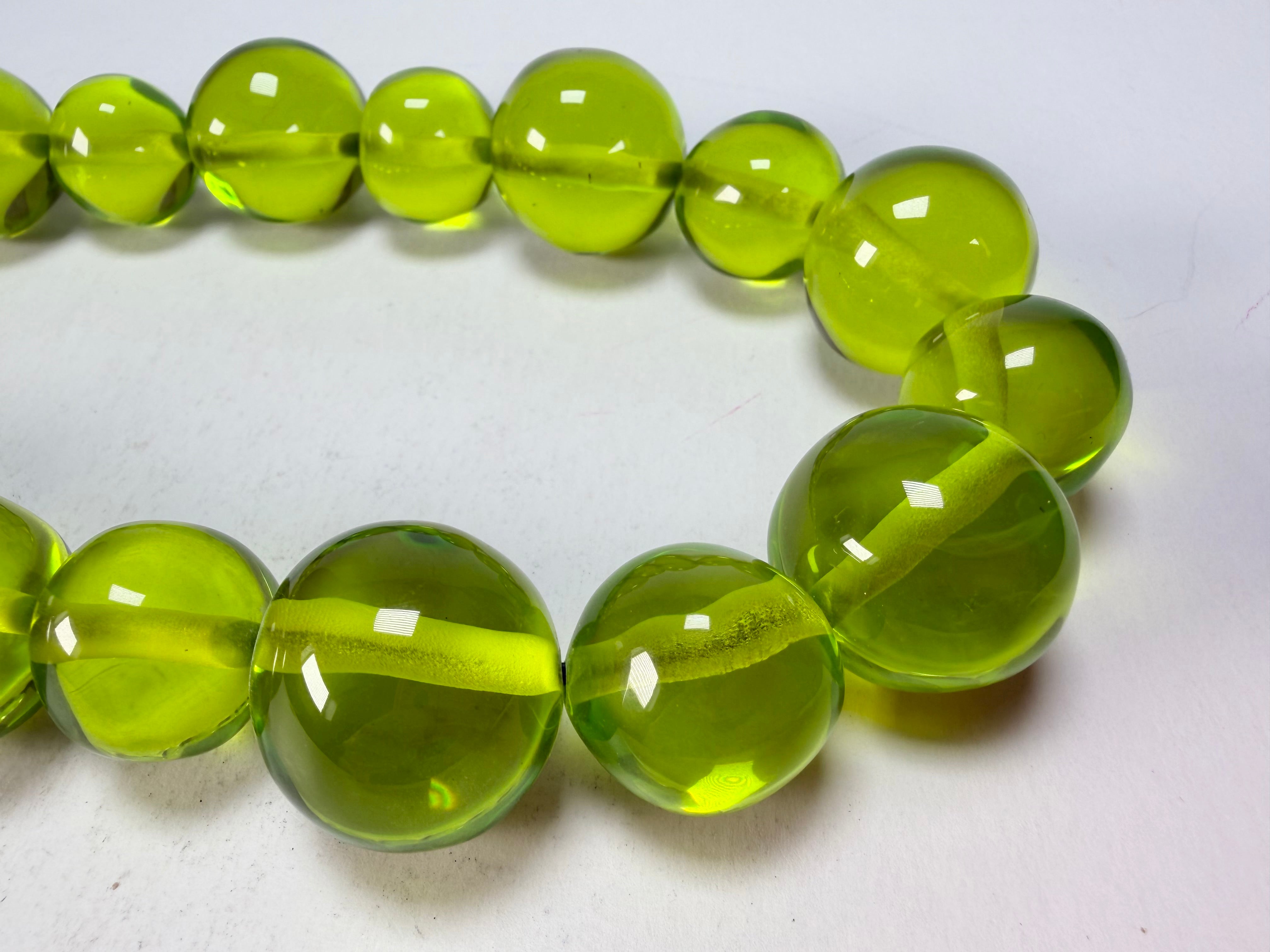 Jackie Brazil "Large Spheres" Transparent Green Mix Short Abstract Necklace 50cm ( N2692 )