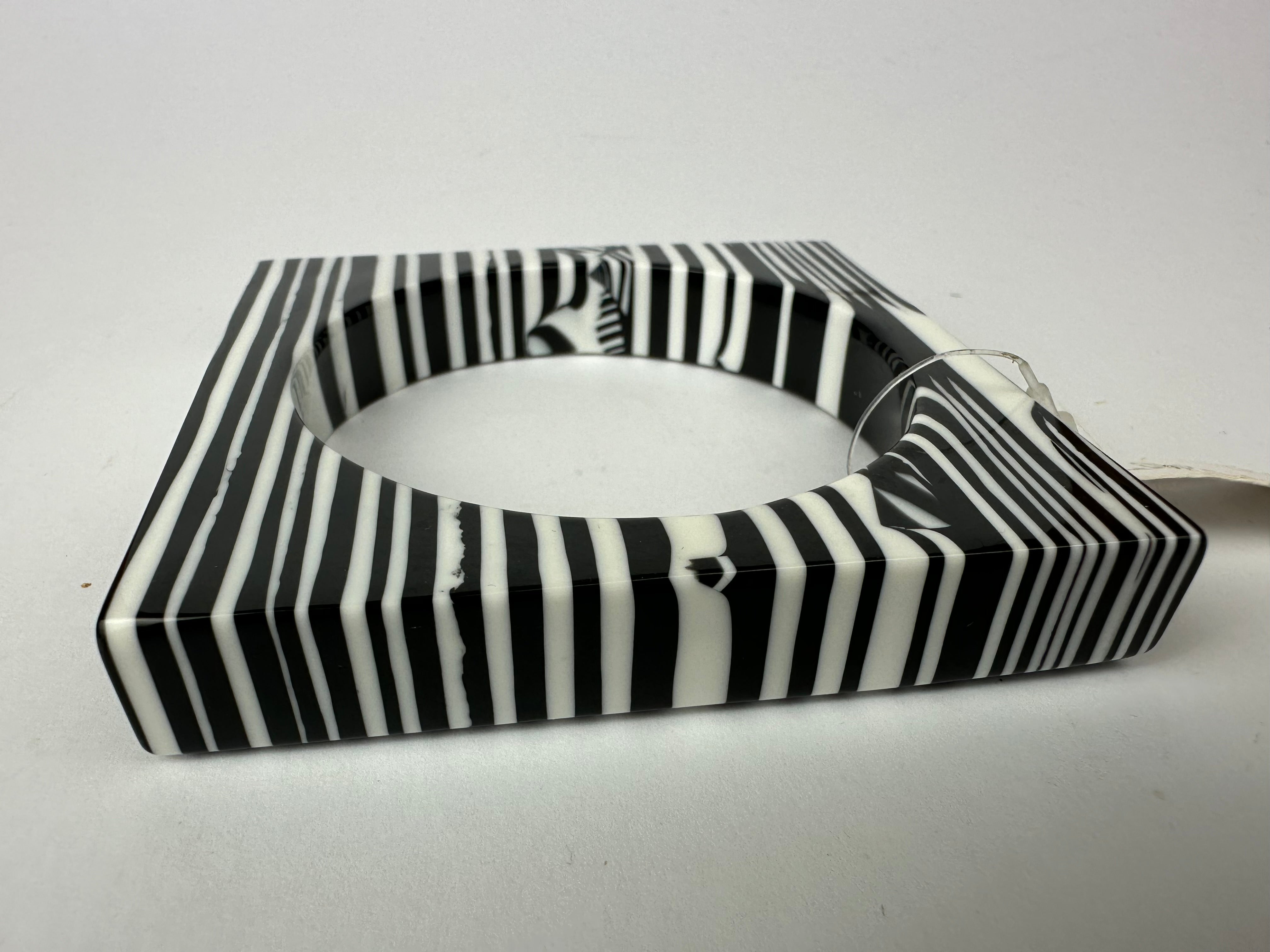 Jackie Brazil "Zebra" Liquorice Allsorts Black & White Striped 1.3cm Square Resin Bangle ( B2142 )