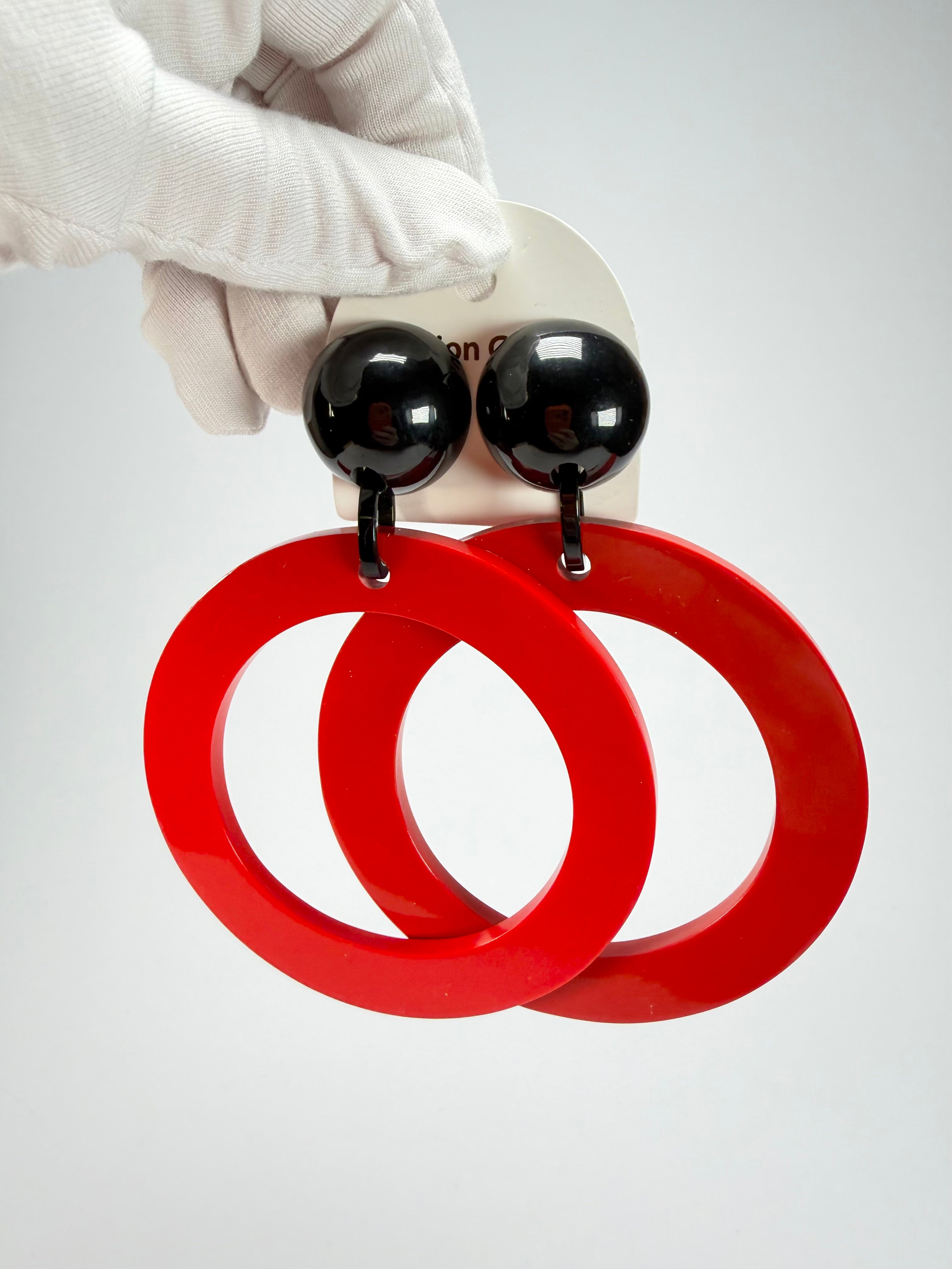 Marion Godart - BSX "Cerceau" Red & Black Flat Hoop Resin Clip On Earrings