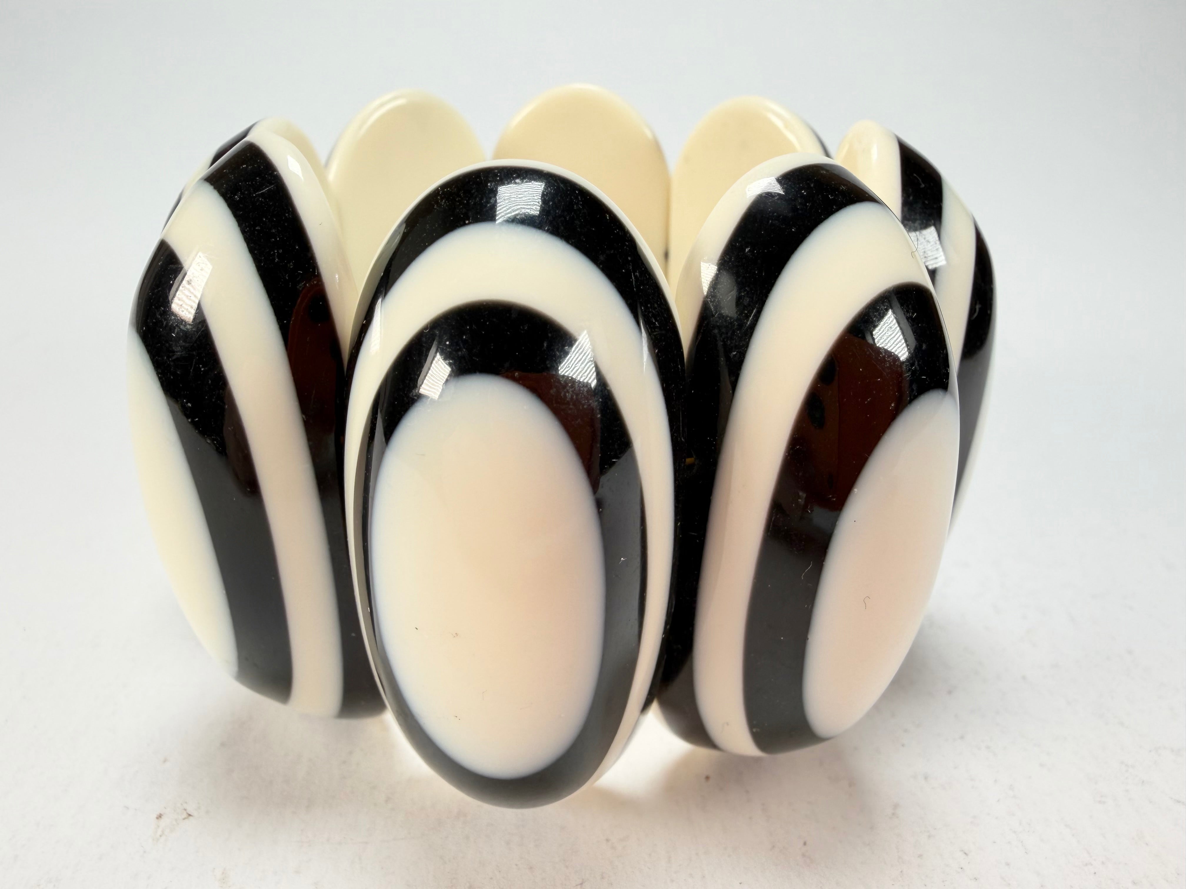 Marion Godart - Monochrome "Oblongues" Black & Cream Elasticated Resin Bracelet