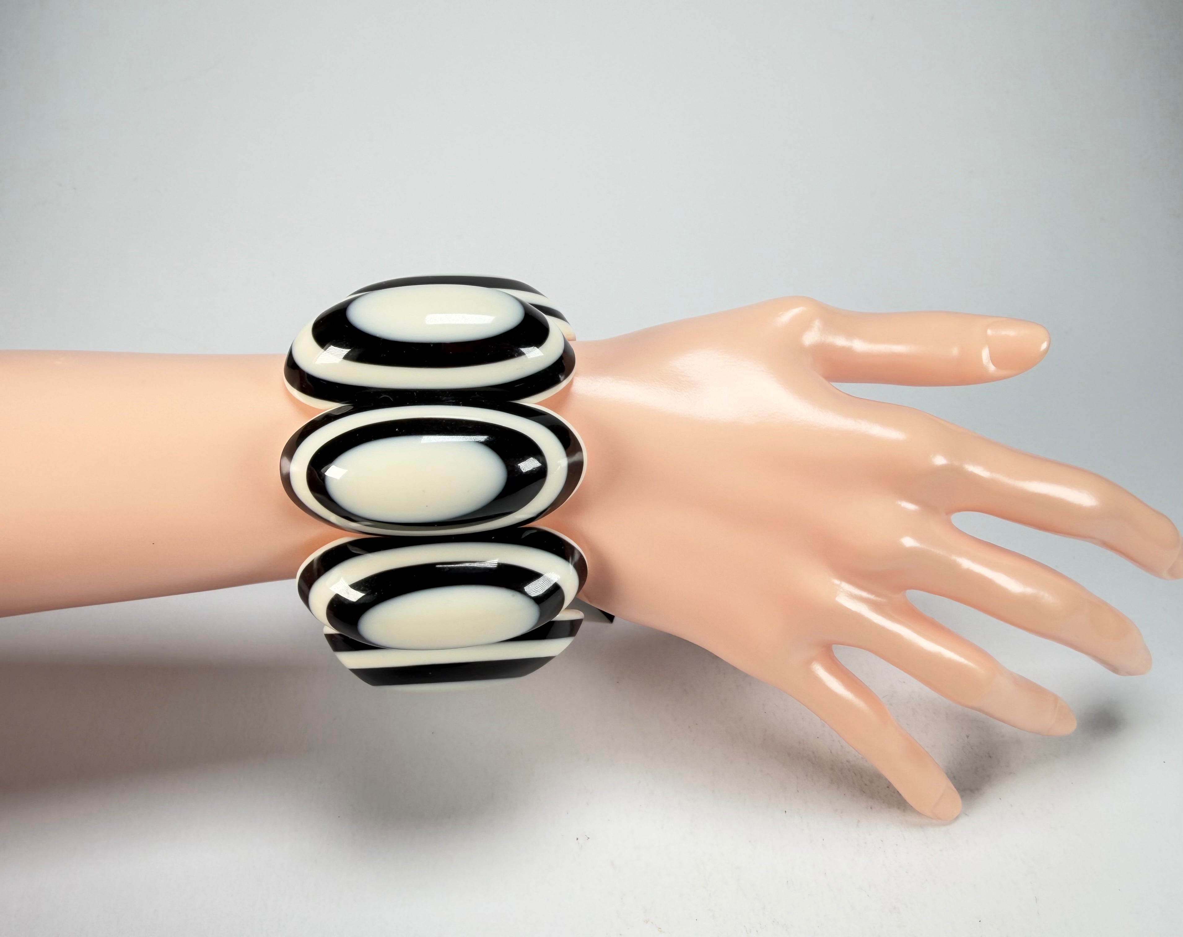 Marion Godart - Monochrome "Oblongues" Black & Cream Elasticated Resin Bracelet