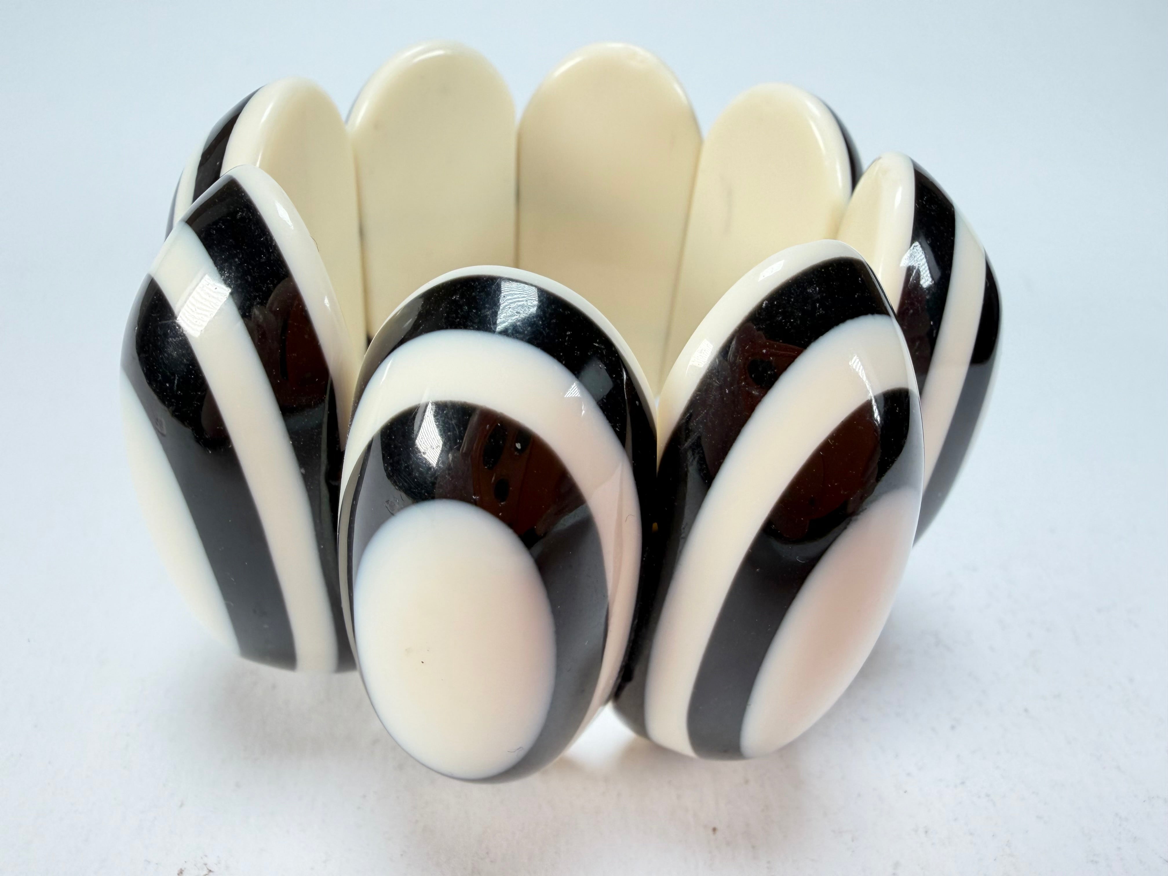 Marion Godart - Monochrome "Oblongues" Black & Cream Elasticated Resin Bracelet