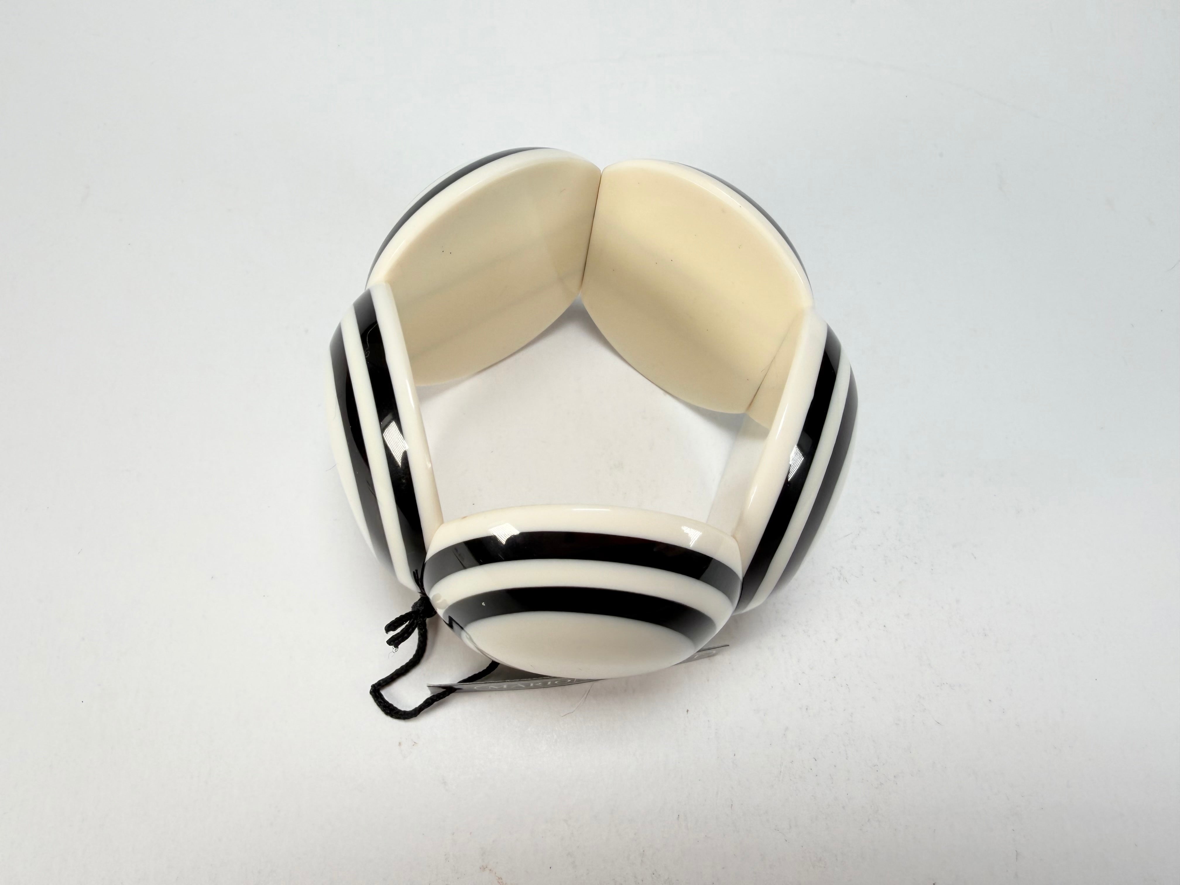 Marion Godart - Monochrome "Cinq pièces" Black & Cream Elasticated Resin Bracelet
