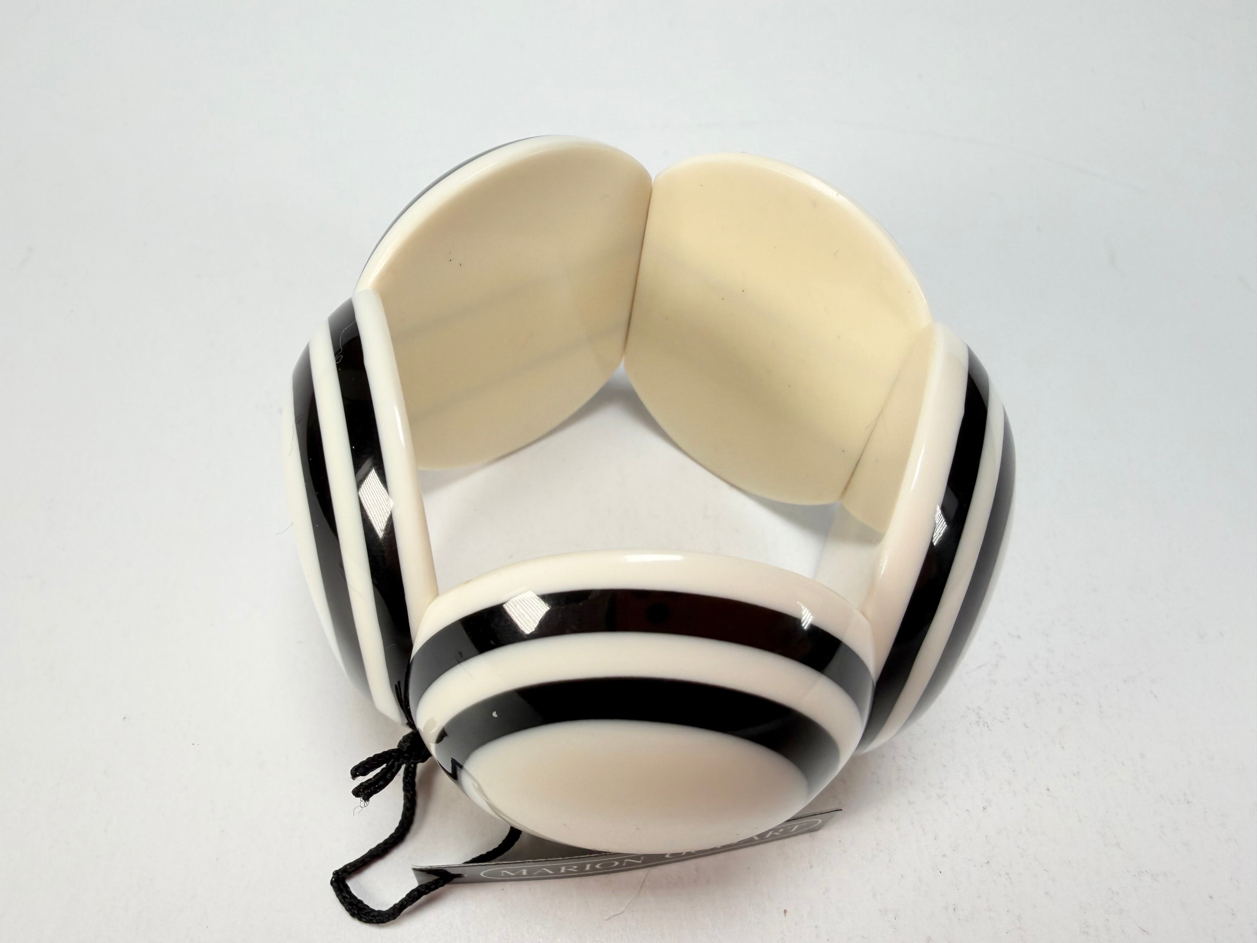 Marion Godart - Monochrome "Cinq pièces" Black & Cream Elasticated Resin Bracelet