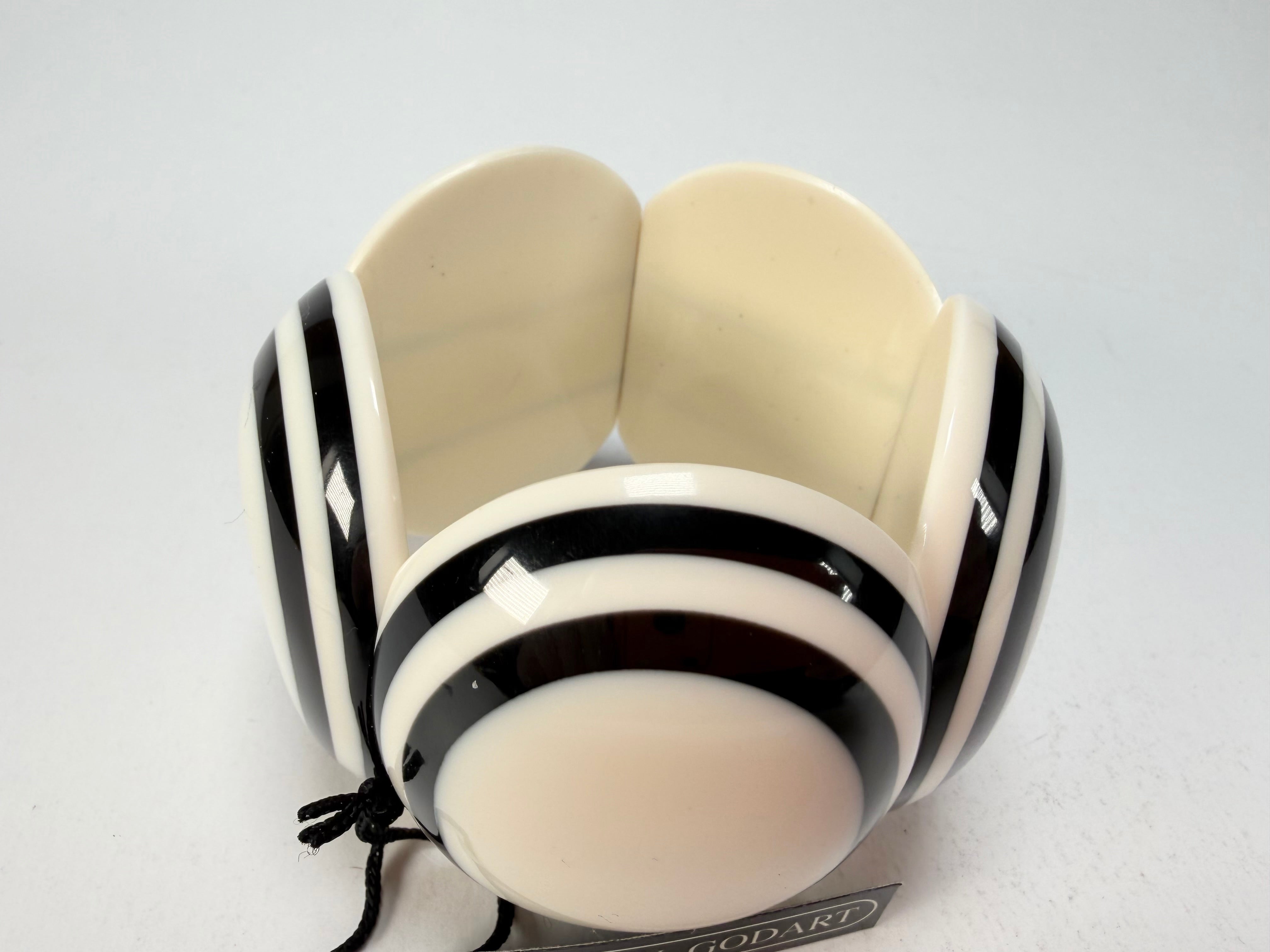 Marion Godart - Monochrome "Cinq pièces" Black & Cream Elasticated Resin Bracelet