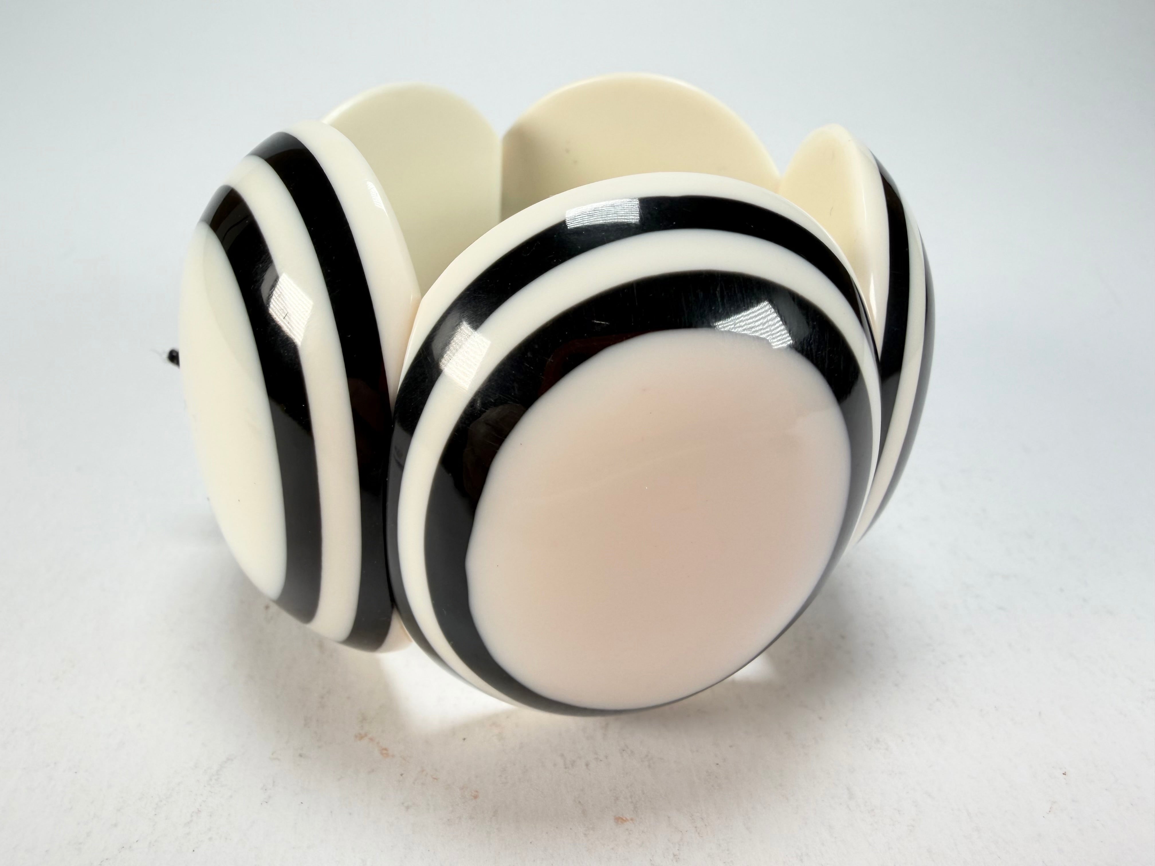 Marion Godart - Monochrome "Cinq pièces" Black & Cream Elasticated Resin Bracelet