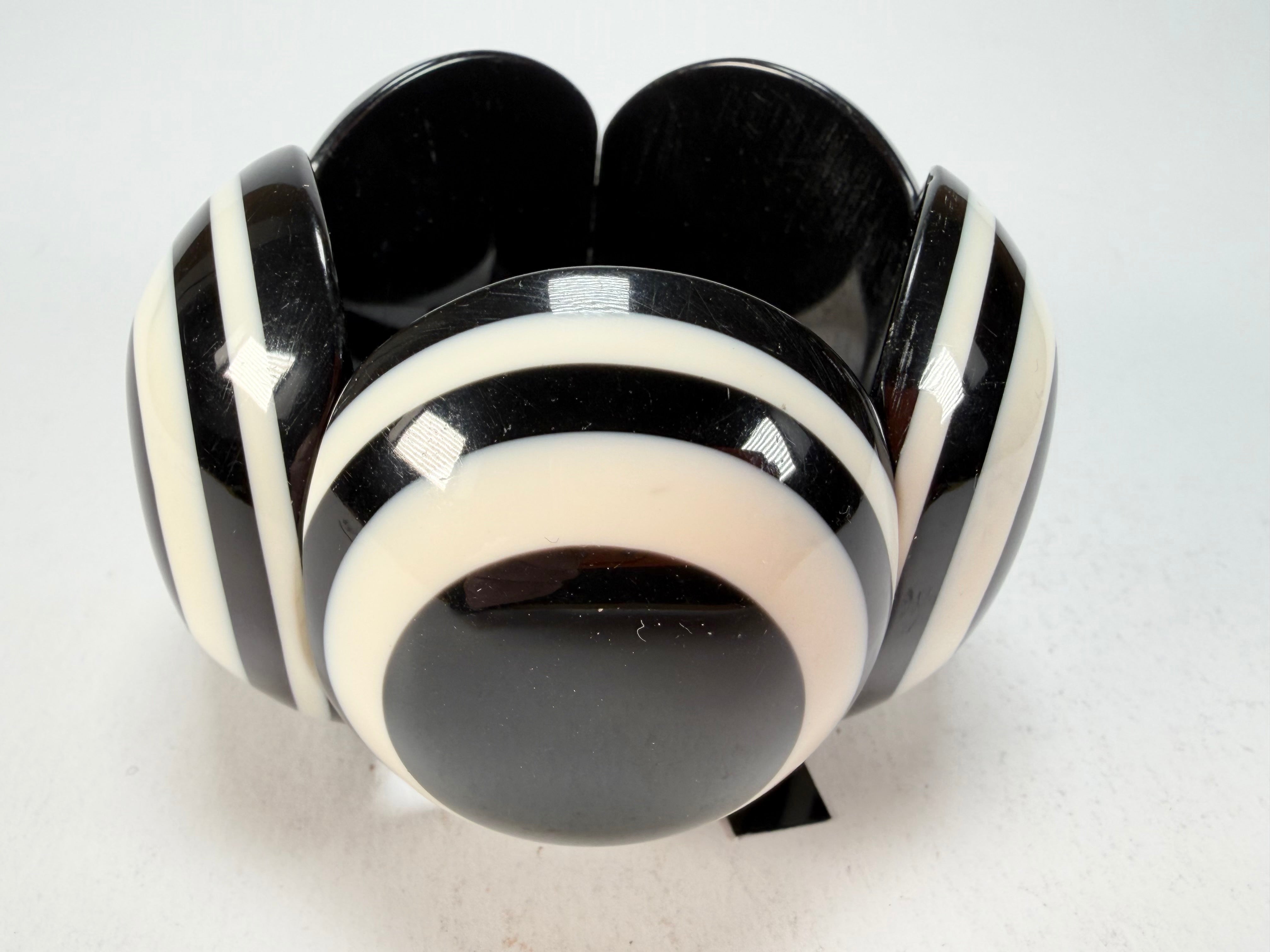Marion Godart - Monochrome "Cinq pièces" Black & White Elasticated Resin Bracelet