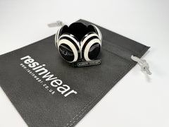 Marion Godart - Monochrome "Cinq pièces" Black & White Elasticated Resin Bracelet