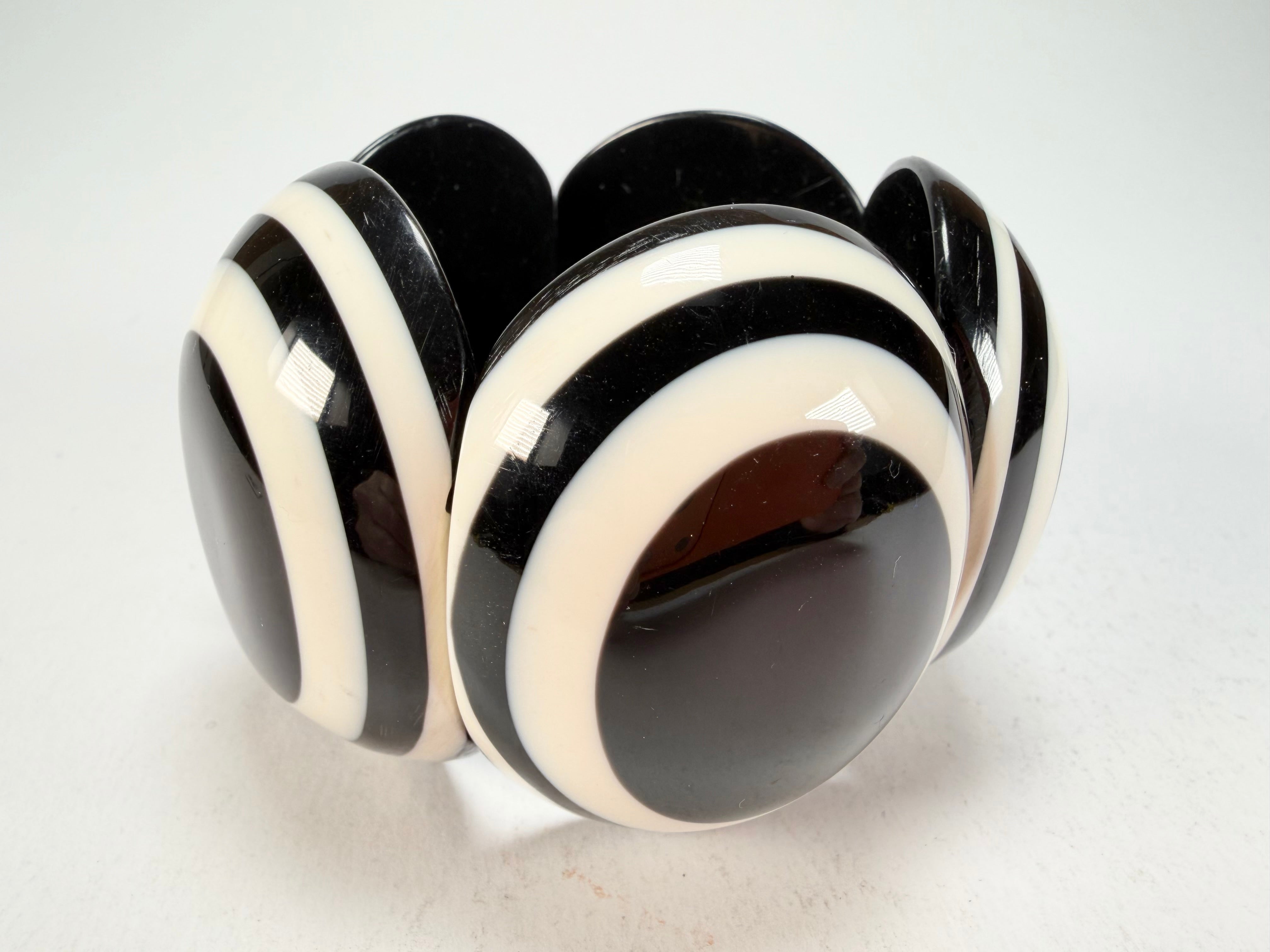 Marion Godart - Monochrome "Cinq pièces" Black & White Elasticated Resin Bracelet