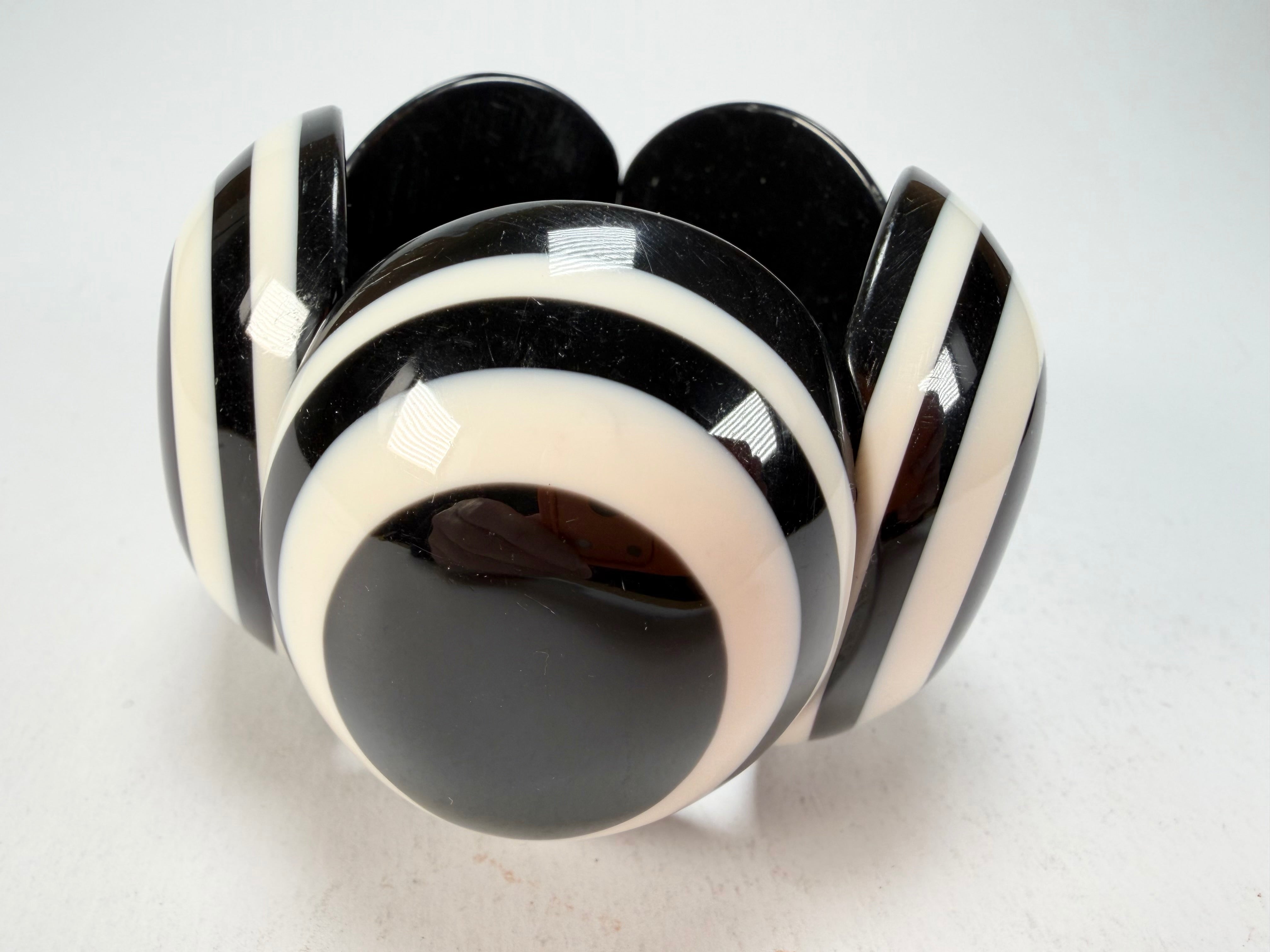 Marion Godart - Monochrome "Cinq pièces" Black & White Elasticated Resin Bracelet