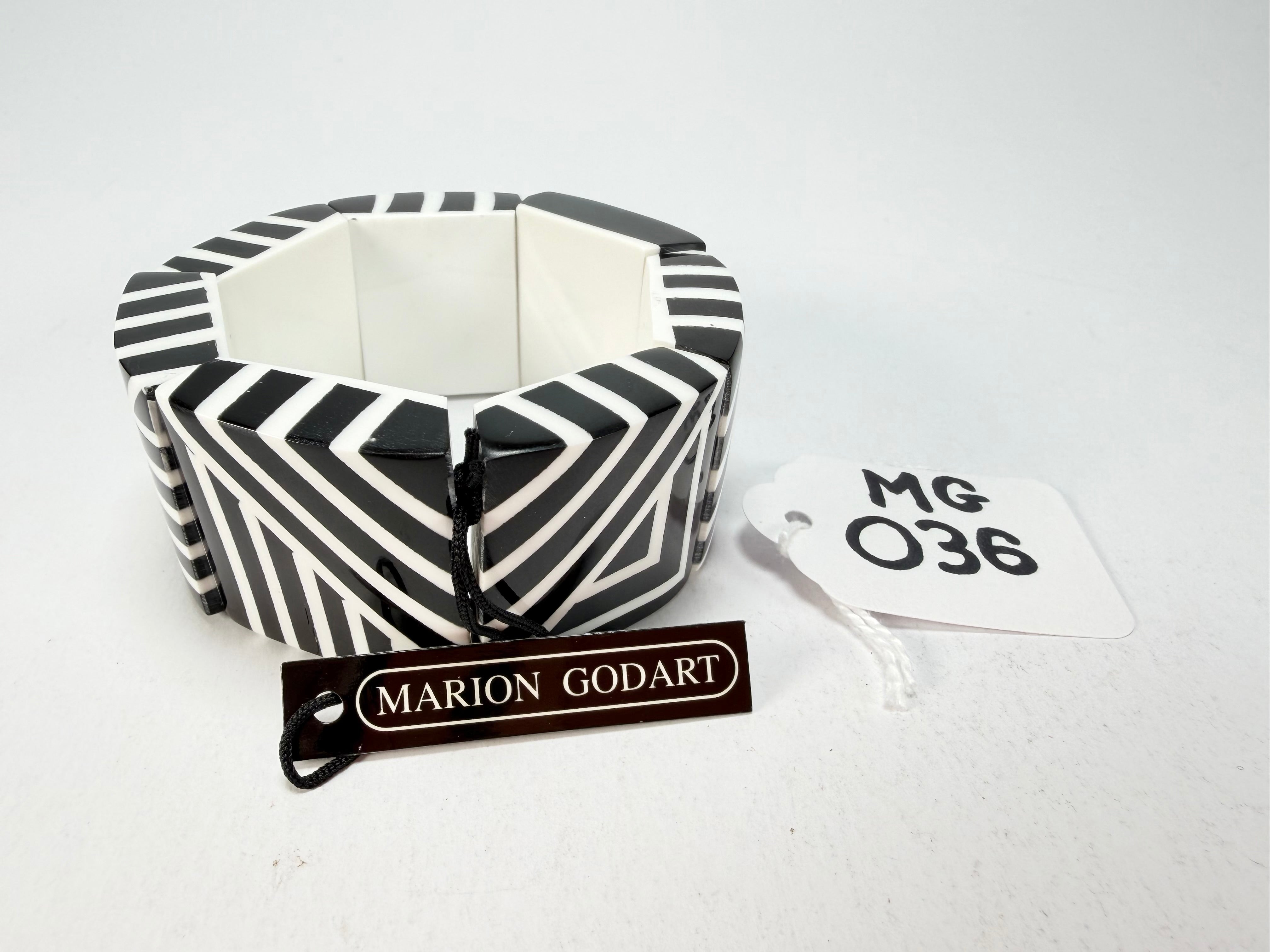 Marion Godart - Monochrome "Géométrique" Black & White Elasticated Resin Bracelet