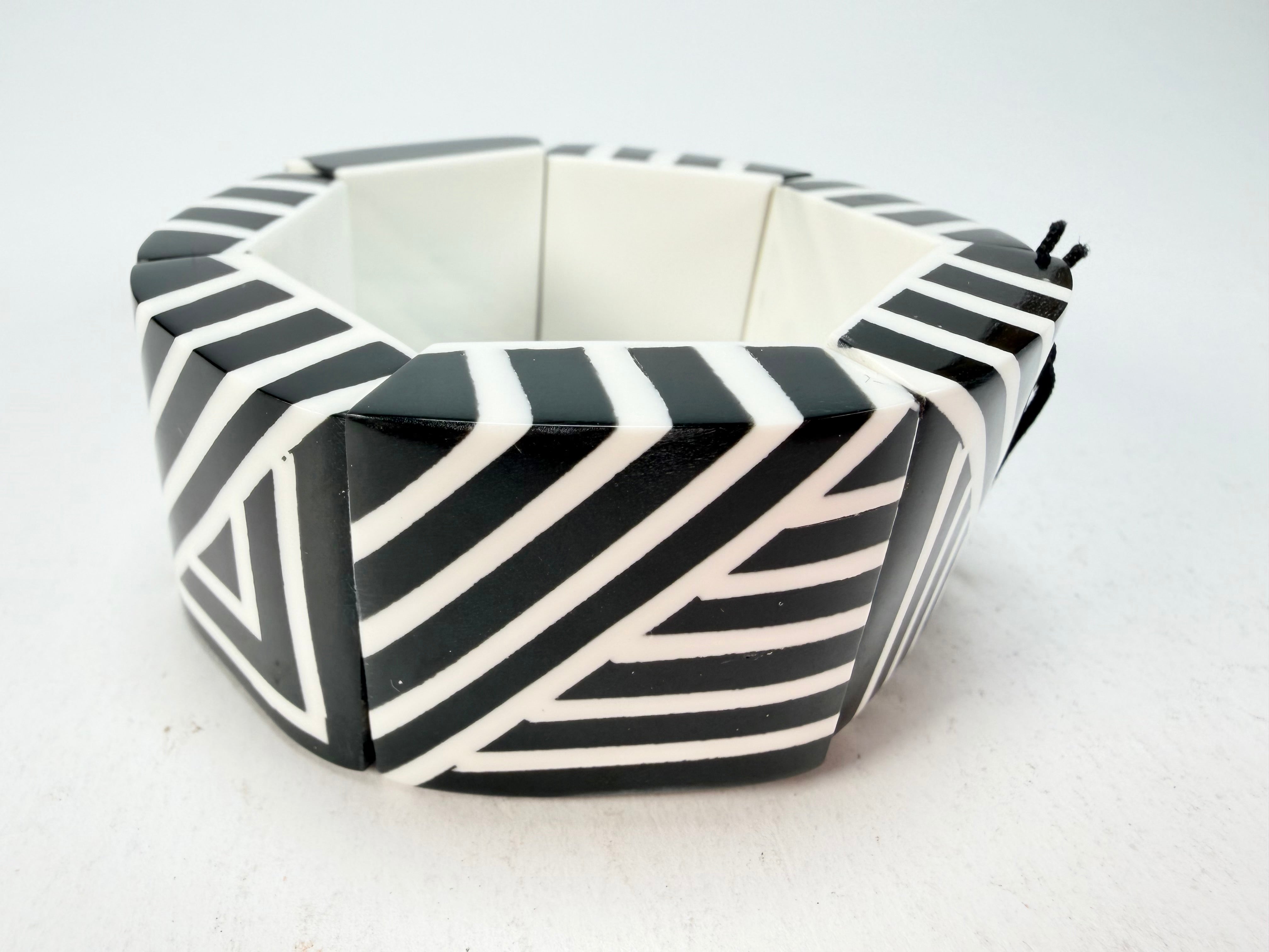Marion Godart - Monochrome "Géométrique" Black & White Elasticated Resin Bracelet