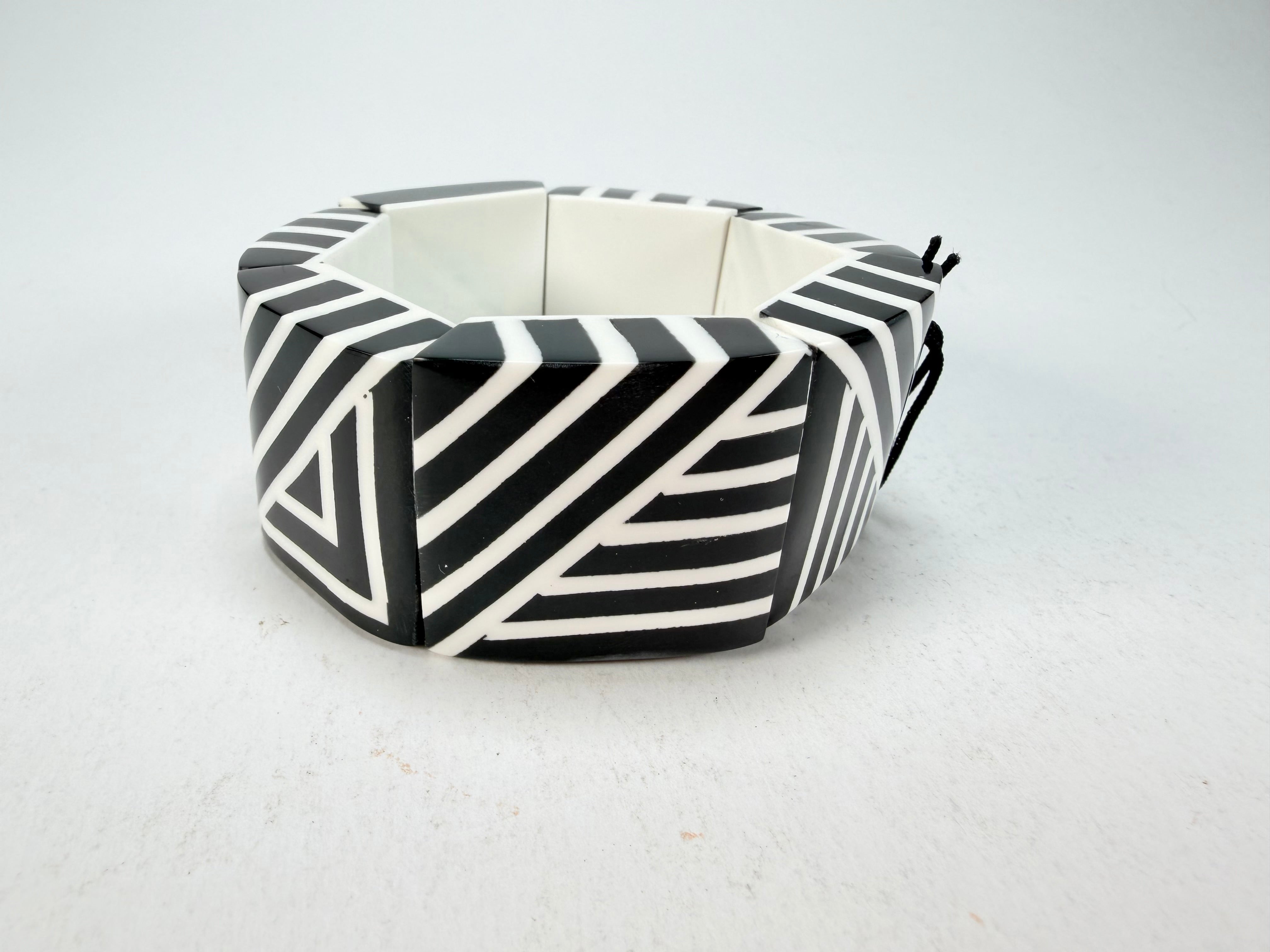 Marion Godart - Monochrome "Géométrique" Black & White Elasticated Resin Bracelet