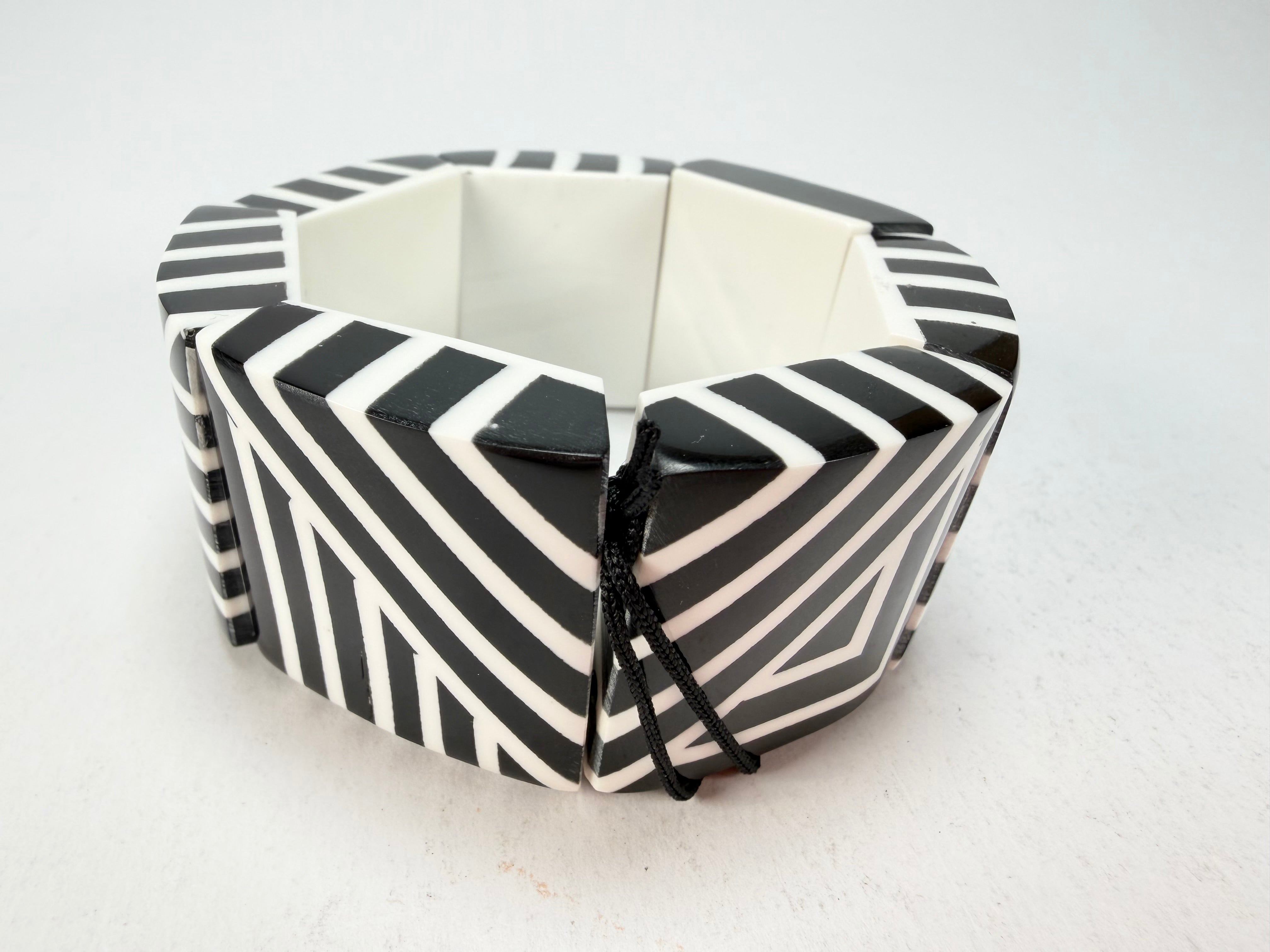 Marion Godart - Monochrome "Géométrique" Black & White Elasticated Resin Bracelet