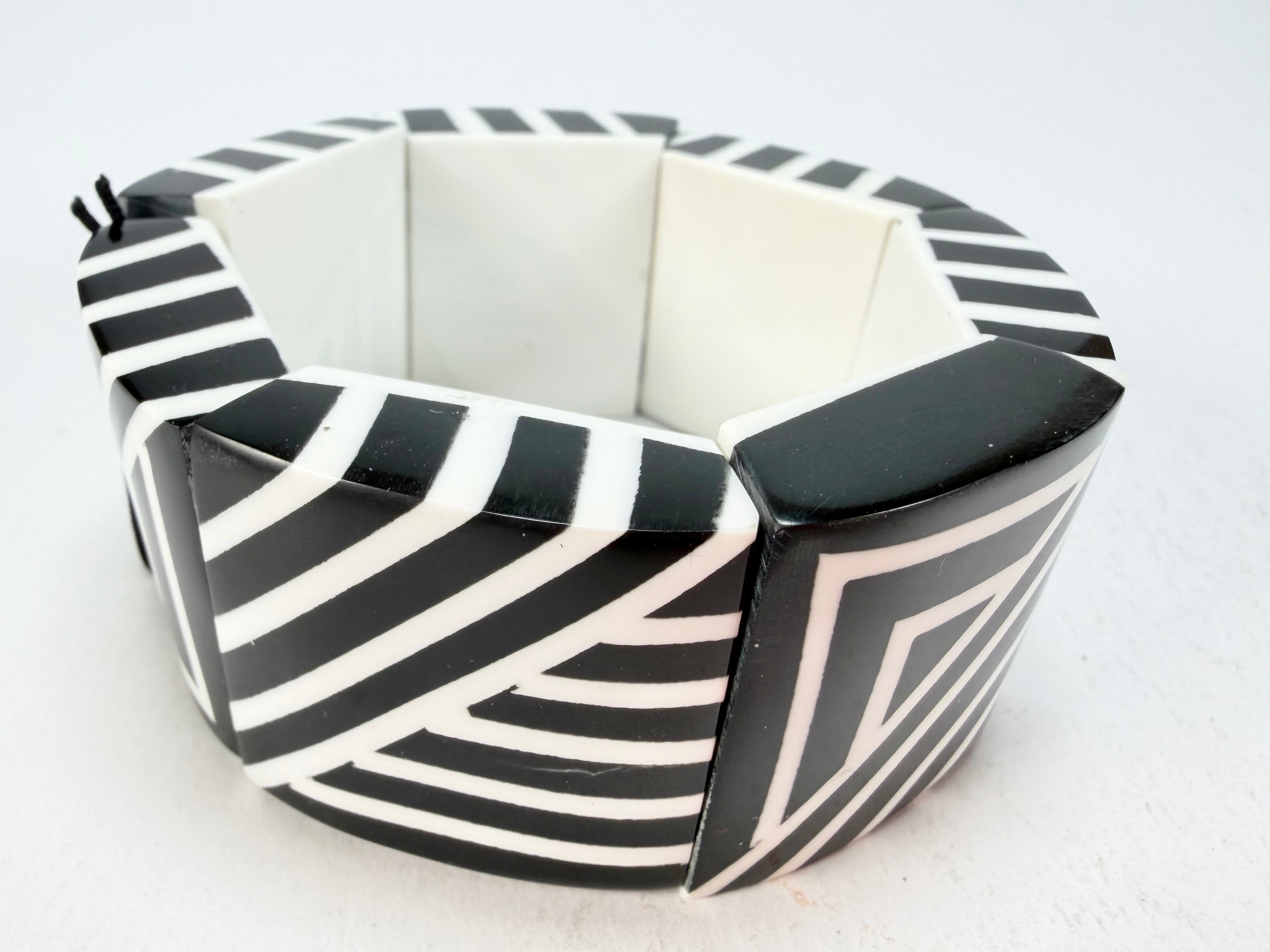 Marion Godart - Monochrome "Géométrique" Black & White Elasticated Resin Bracelet