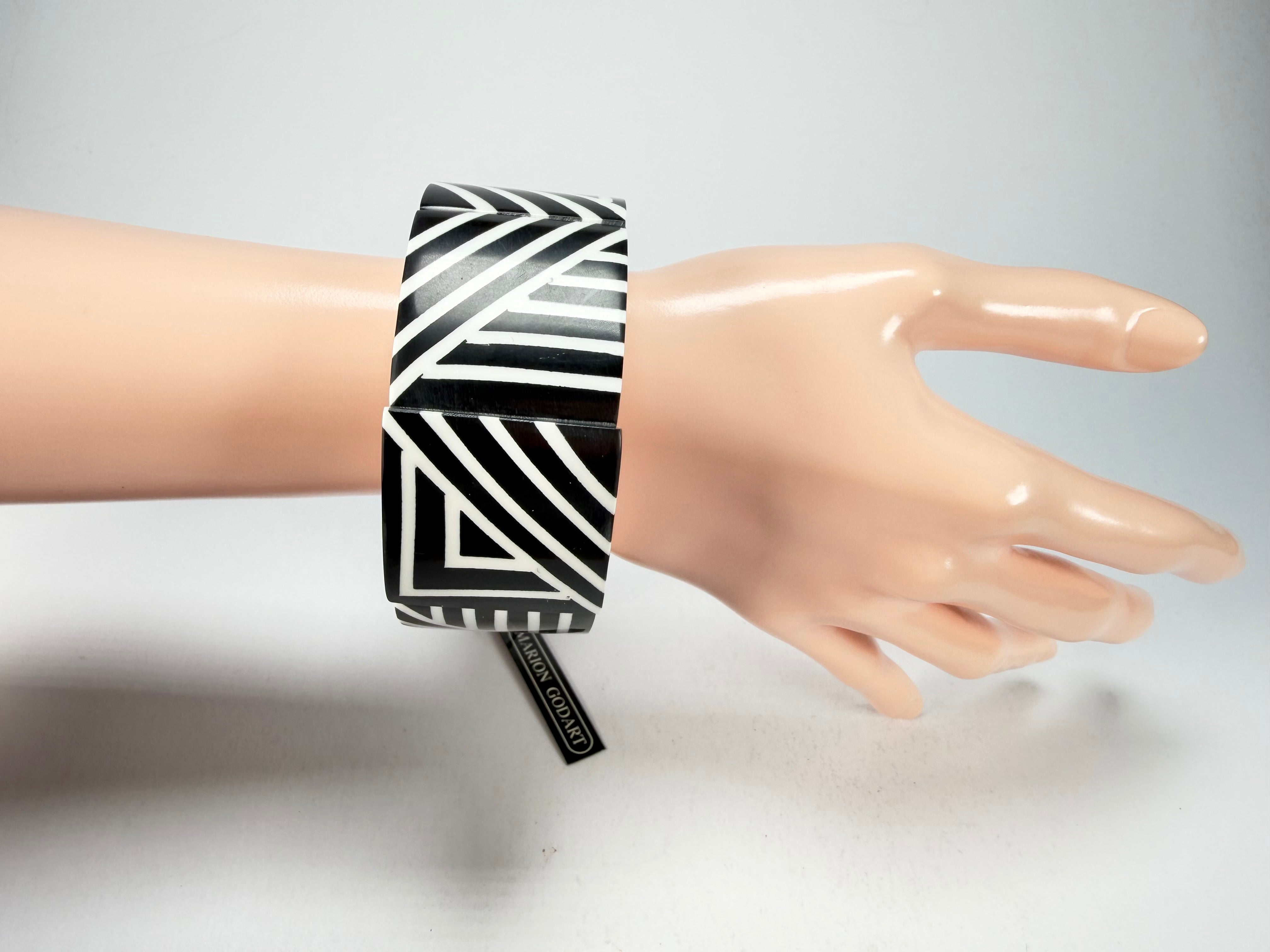 Marion Godart - Monochrome "Géométrique" Black & White Elasticated Resin Bracelet