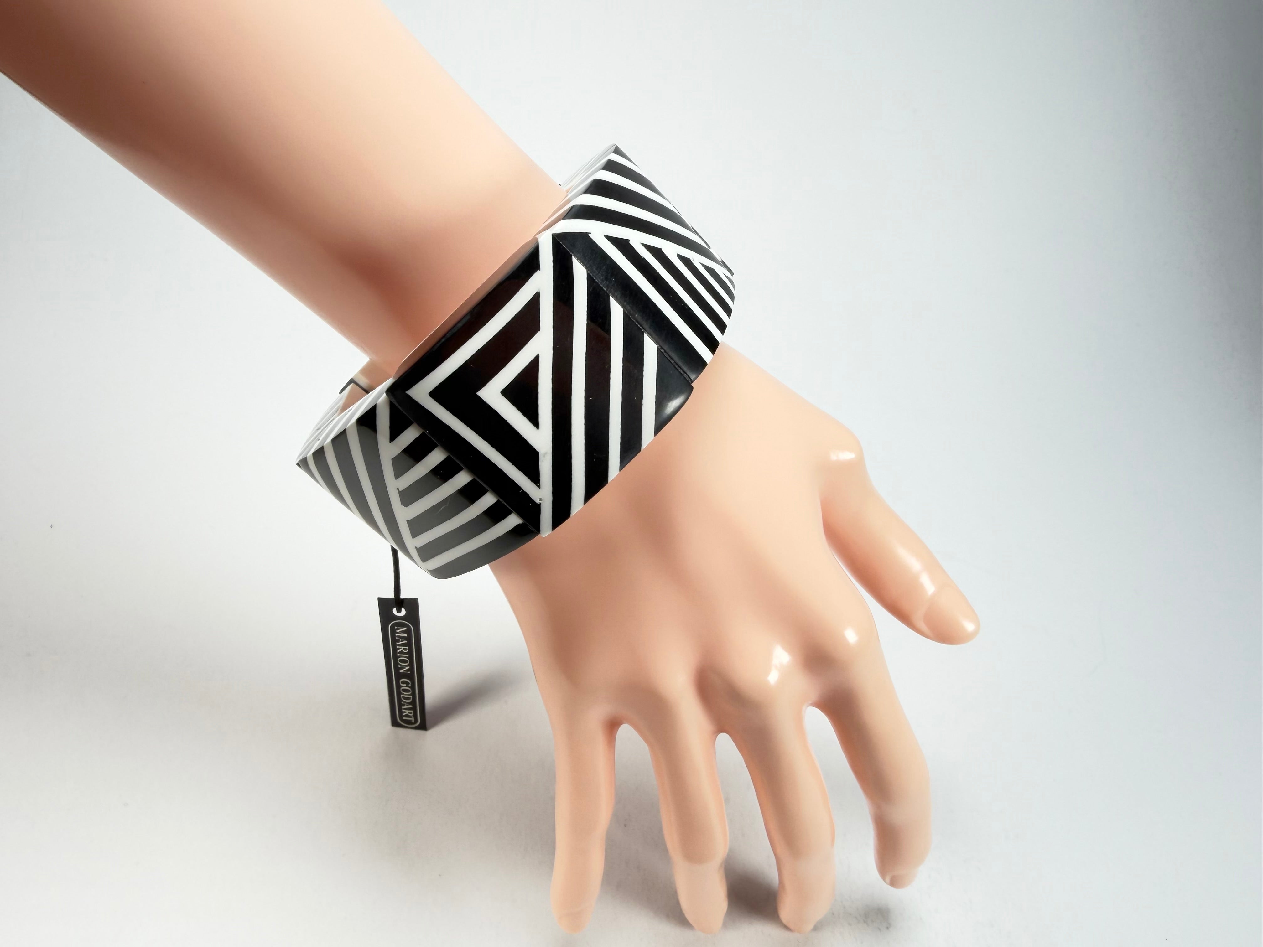 Marion Godart - Monochrome "Géométrique" Black & White Elasticated Resin Bracelet
