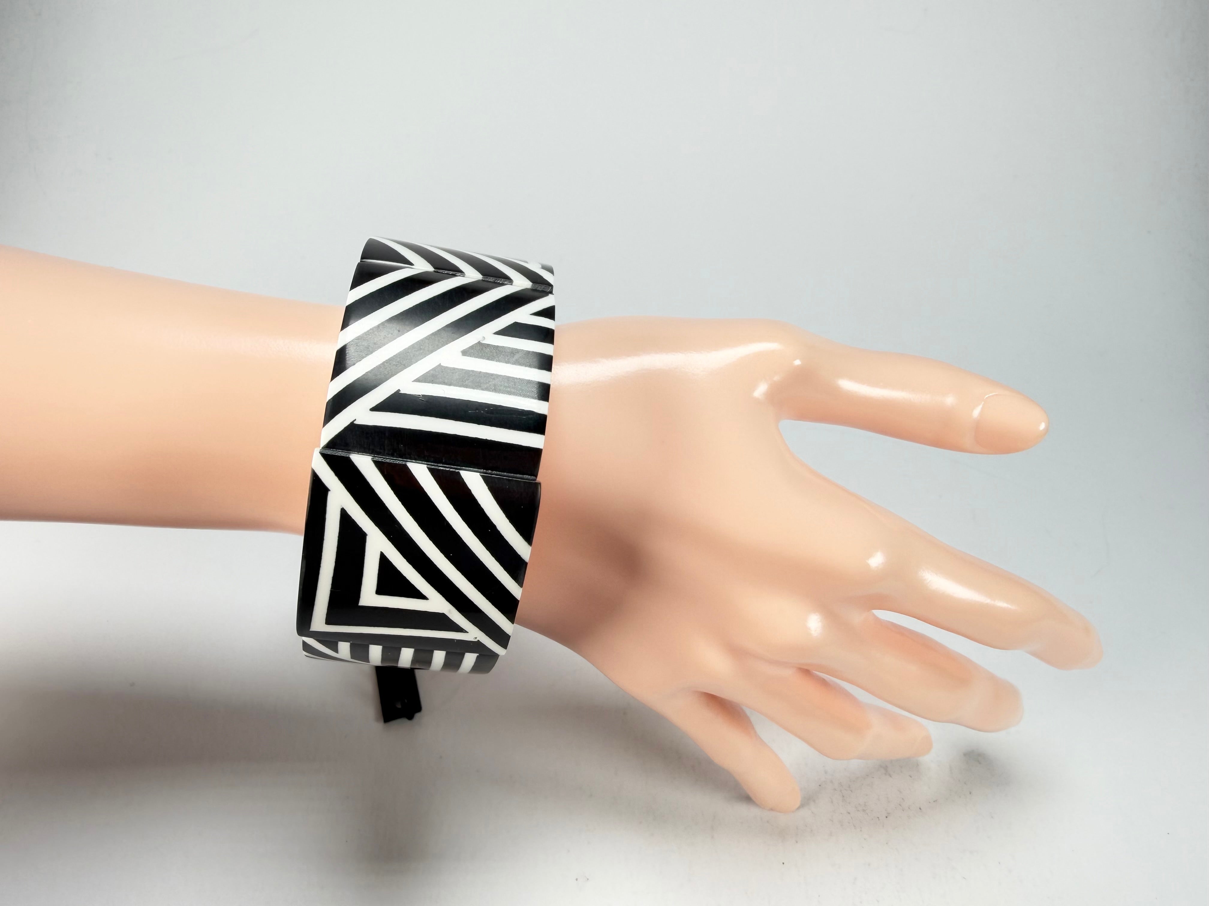 Marion Godart - Monochrome "Géométrique" Black & White Elasticated Resin Bracelet