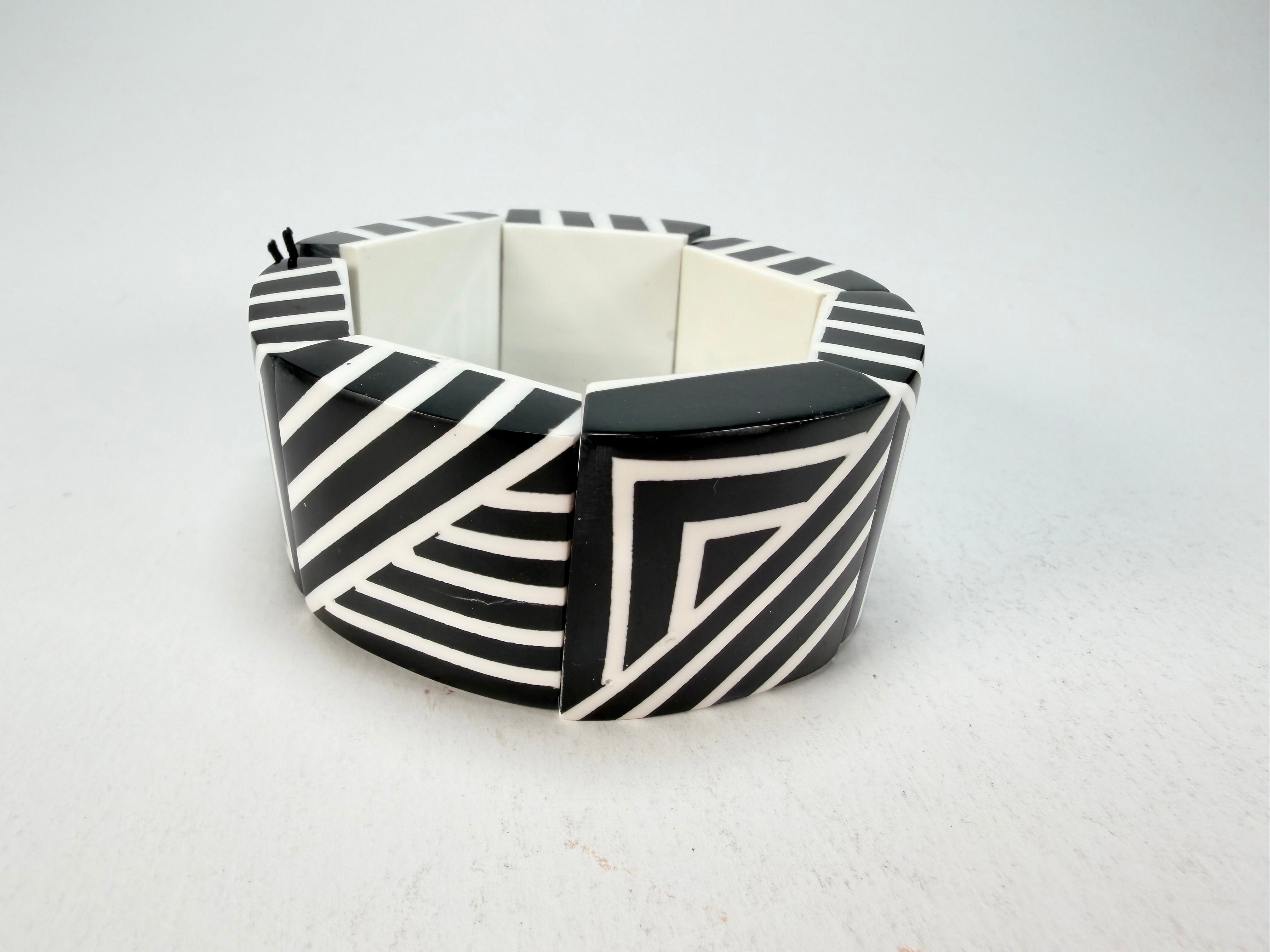 Marion Godart - Monochrome "Géométrique" Black & White Elasticated Resin Bracelet