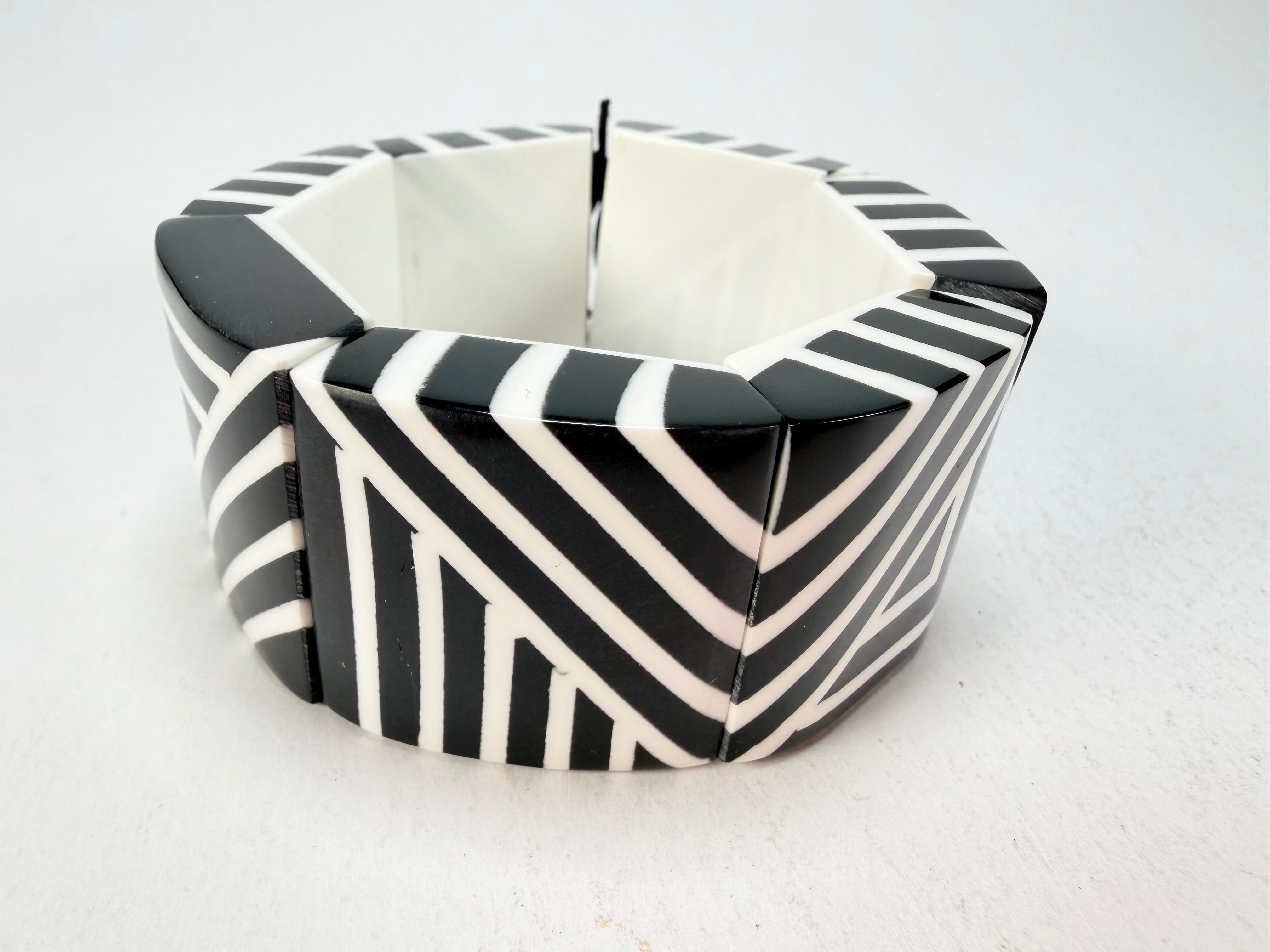 Marion Godart - Monochrome "Géométrique" Black & White Elasticated Resin Bracelet