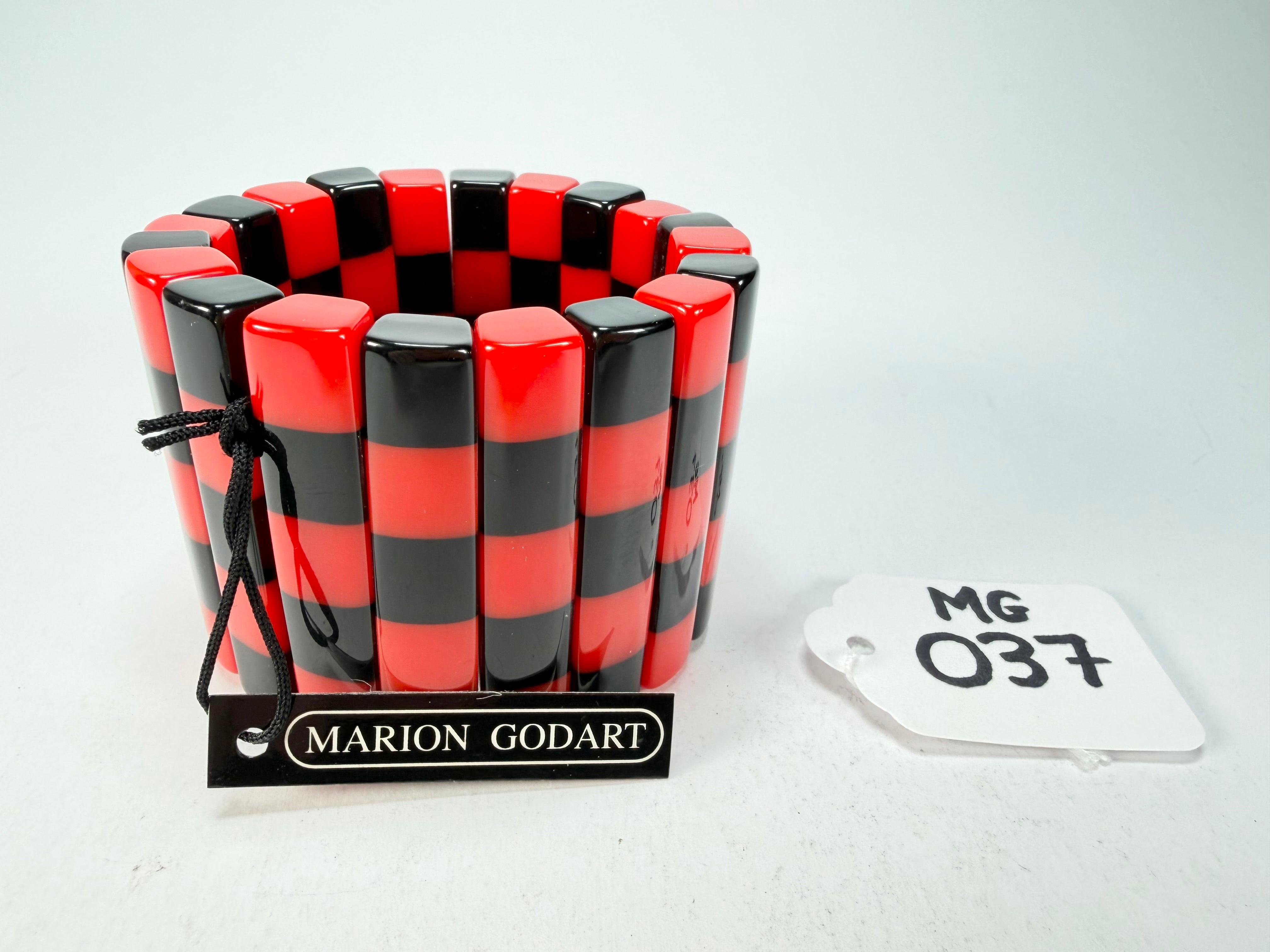Marion Godart - Monochrome "Damier" Black & Red Elasticated Resin Bracelet