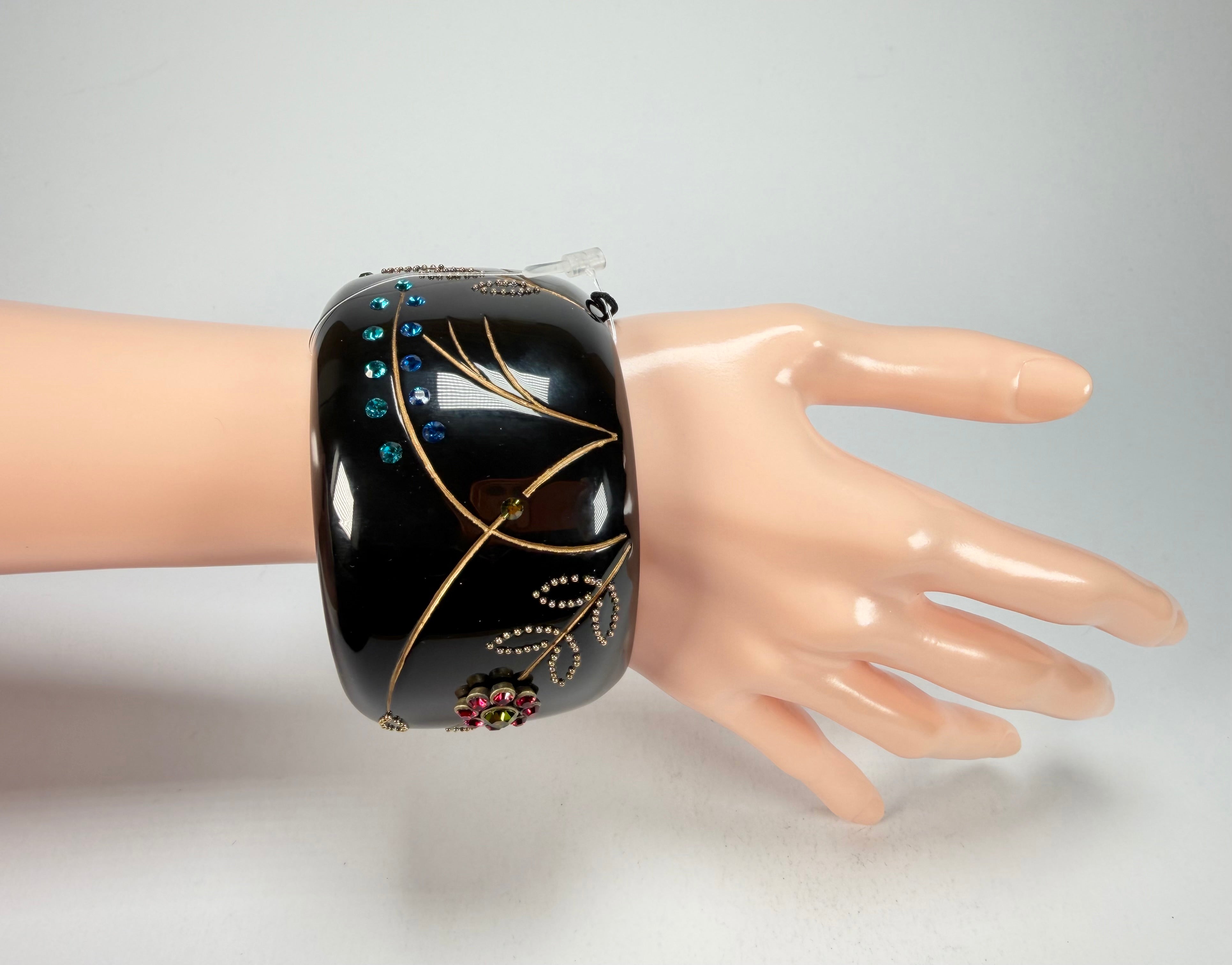Marion Godart - Natural "Joyaux De La Nature" Black Solid Round 5cm Bangle