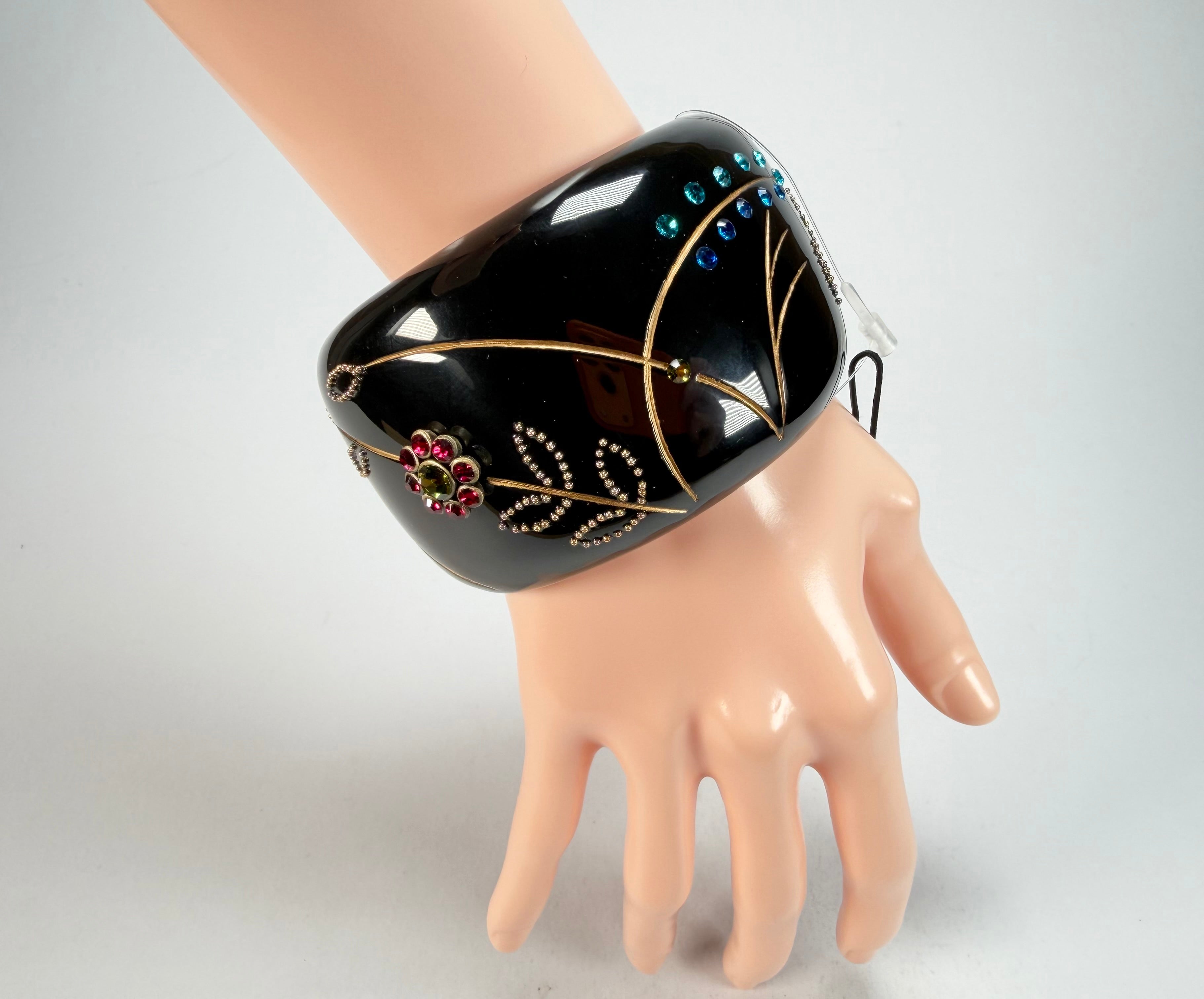 Marion Godart - Natural "Joyaux De La Nature" Black Solid Round 5cm Bangle