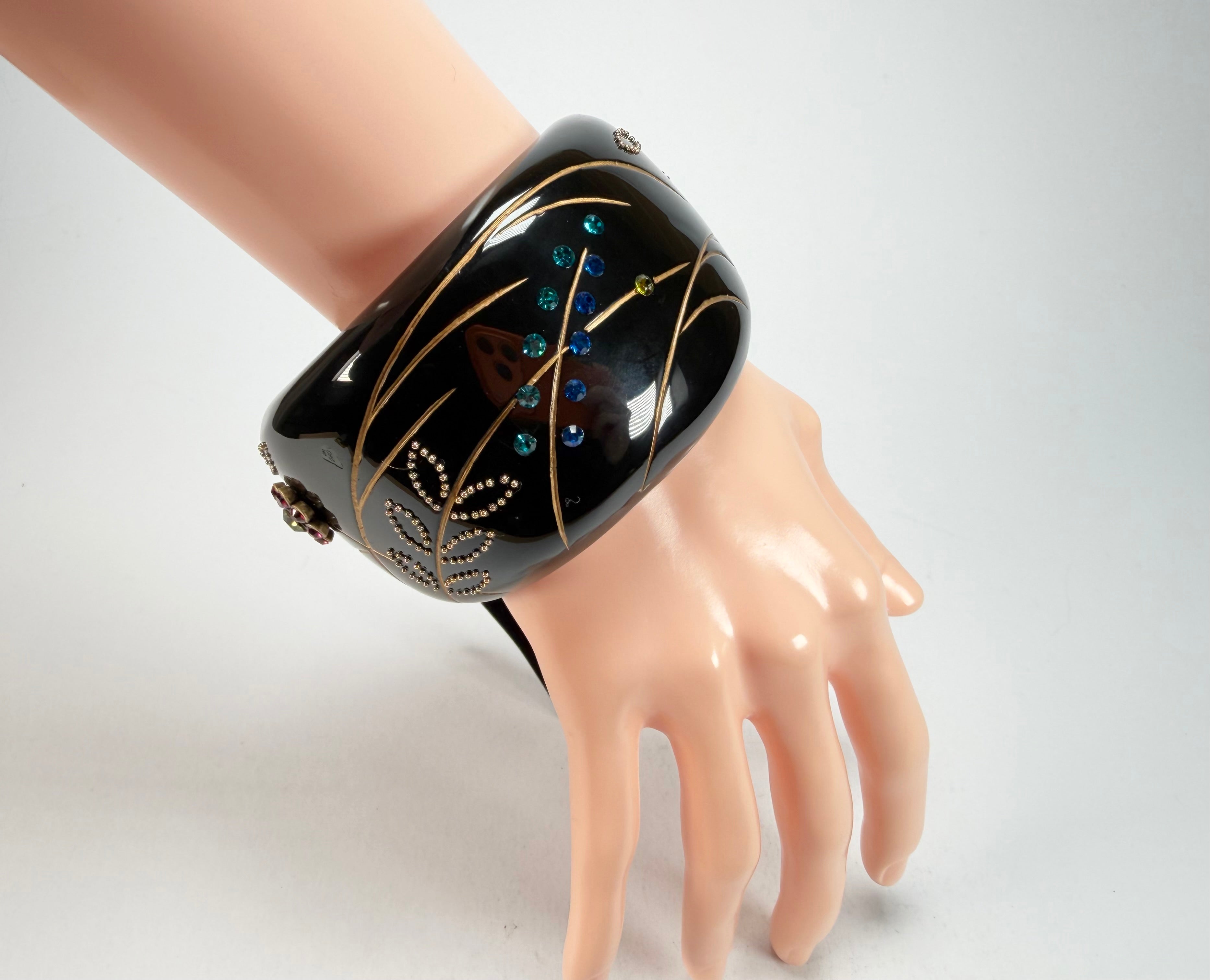 Marion Godart - Natural "Joyaux De La Nature" Black Solid Round 5cm Bangle