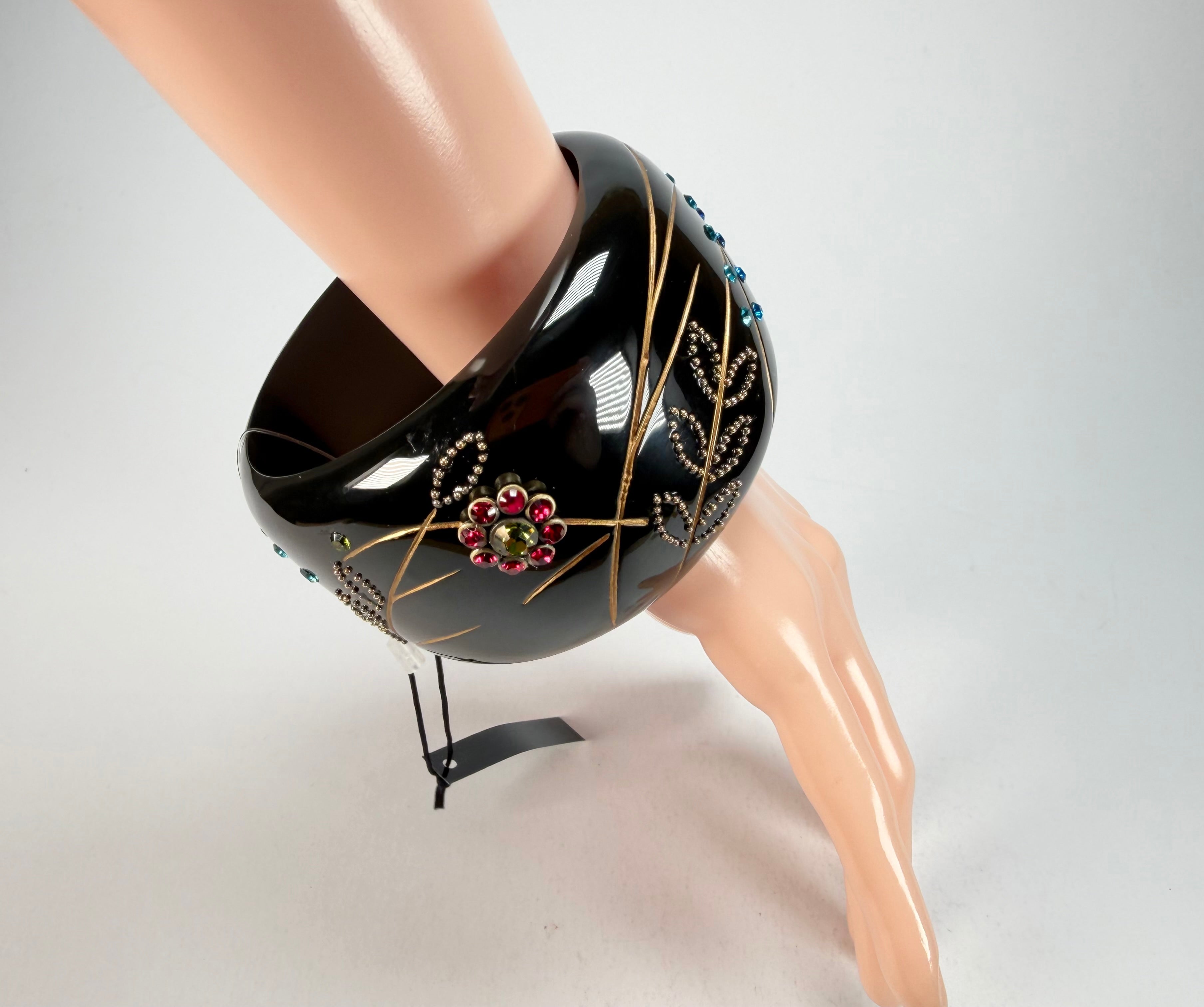 Marion Godart - Natural "Joyaux De La Nature" Black Solid Round 5cm Bangle