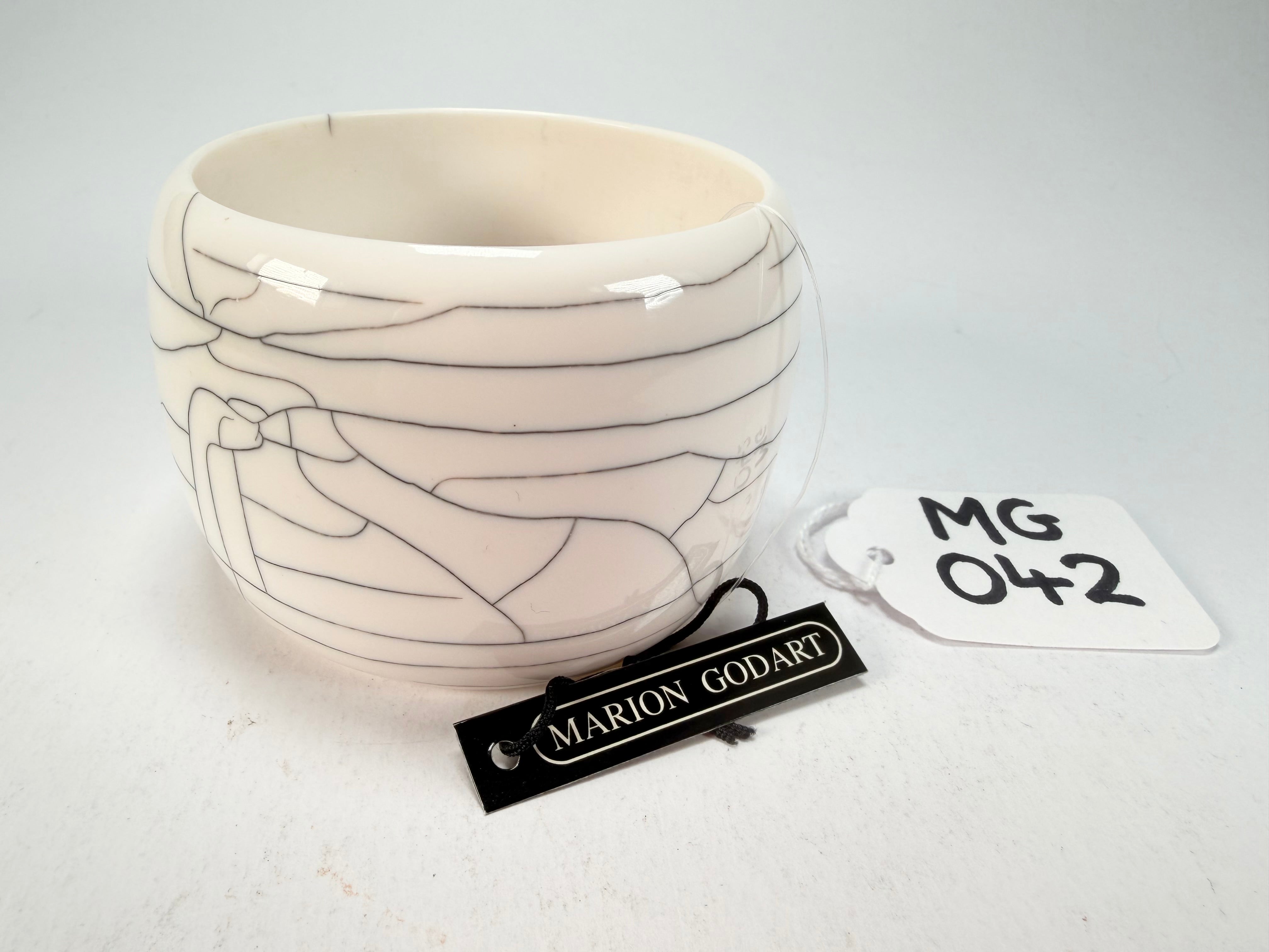 Marion Godart - Fragmental "Fissures" Cream Solid Round 5cm Bangle