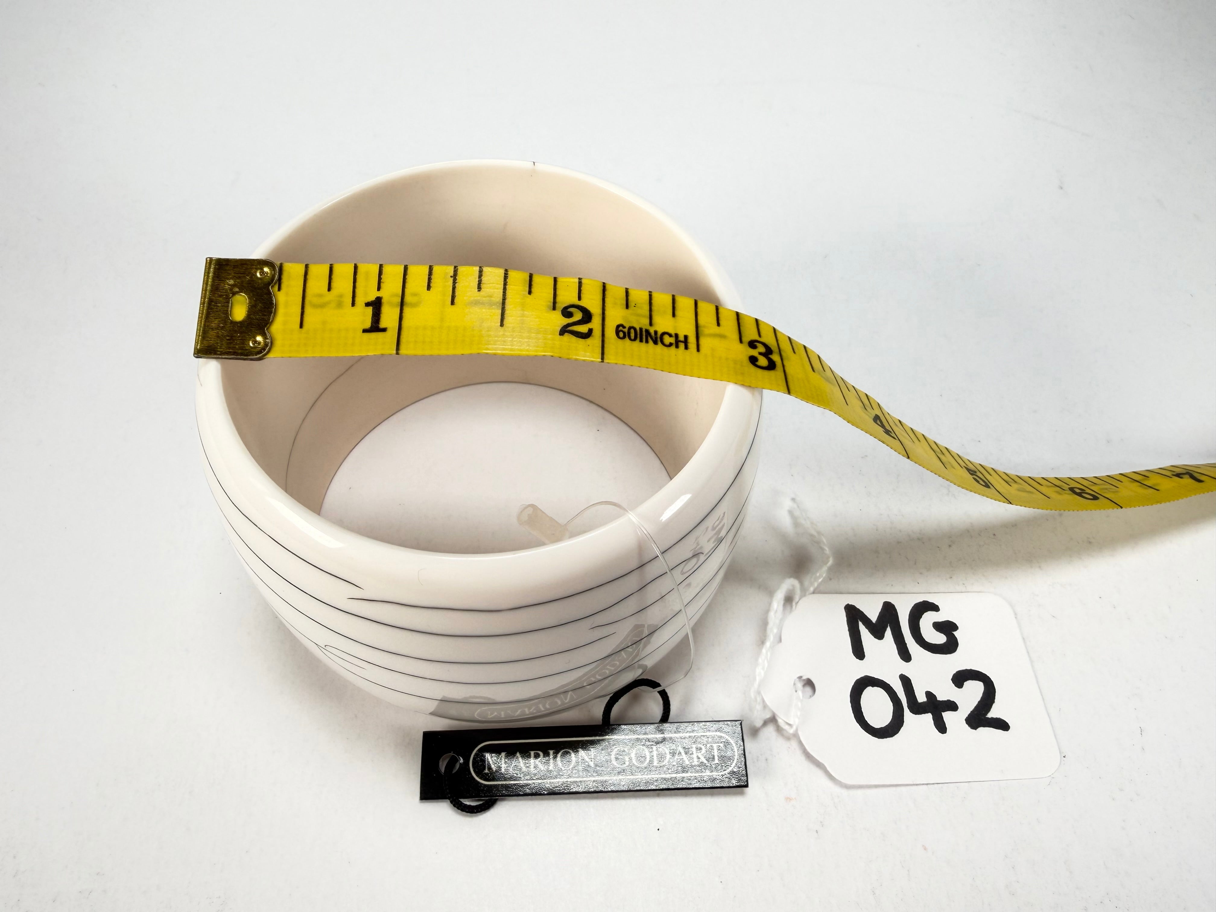 Marion Godart - Fragmental "Fissures" Cream Solid Round 5cm Bangle