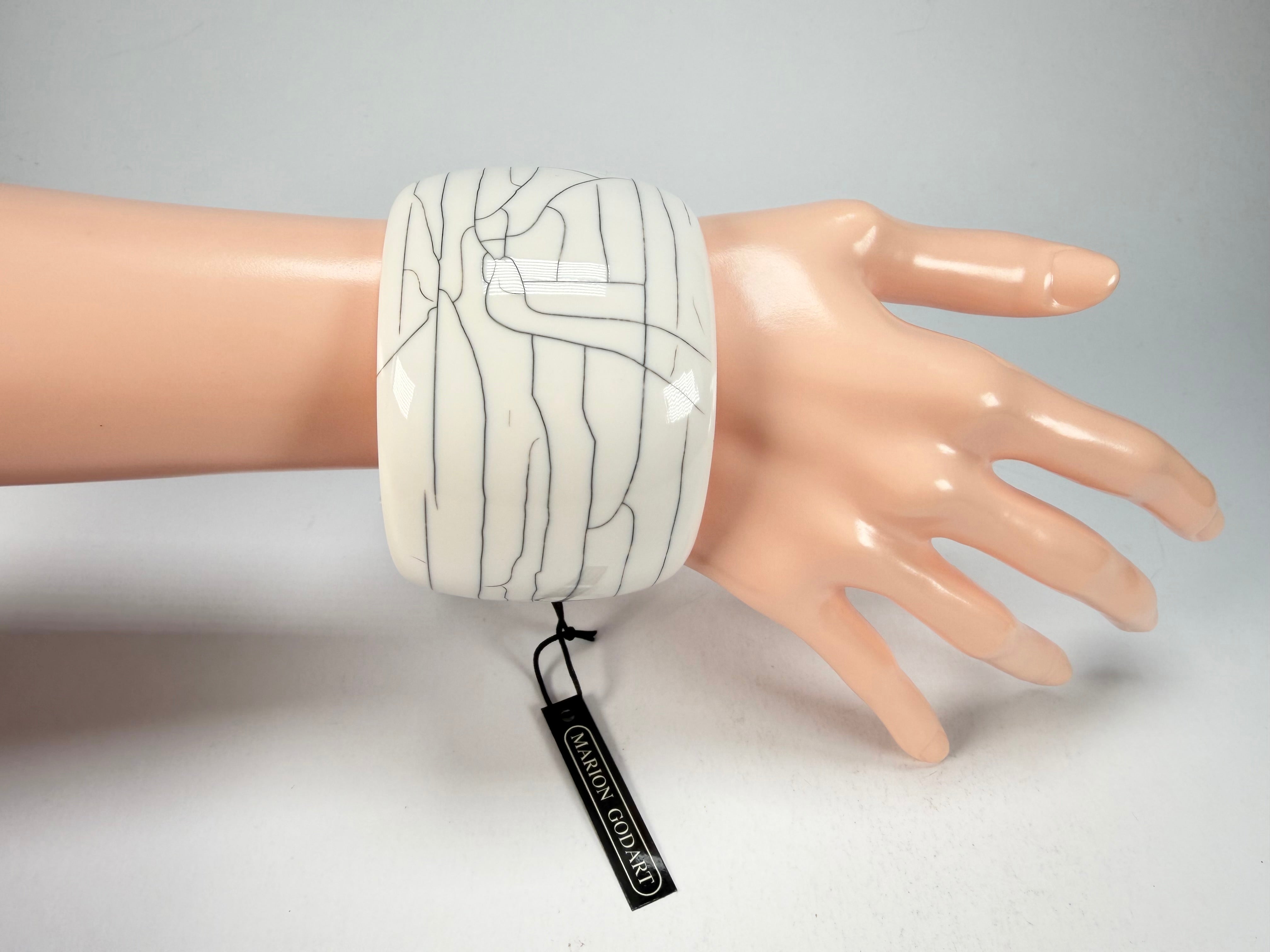Marion Godart - Fragmental "Fissures" Cream Solid Round 5cm Bangle