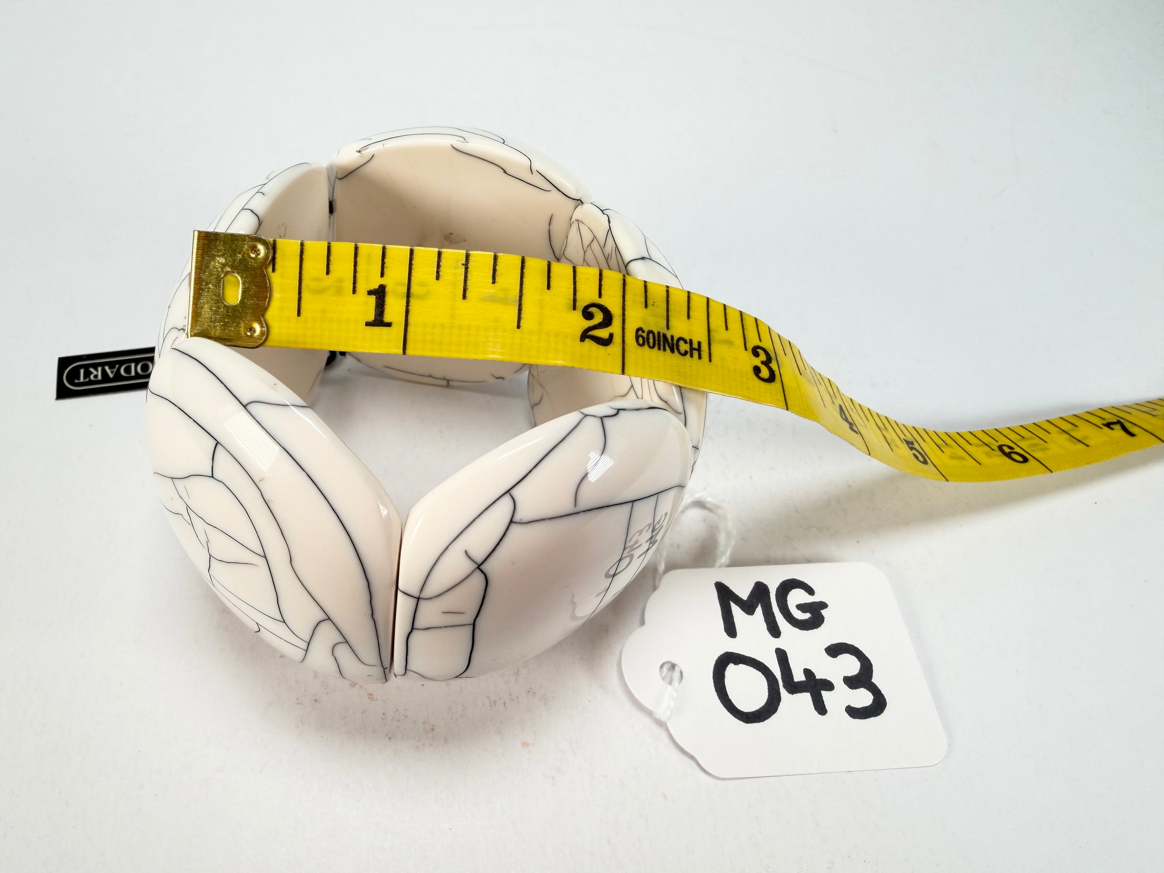 Marion Godart - Fragmental "Cinq Fissures Pièces" Cream Elasticated Resin Bracelet