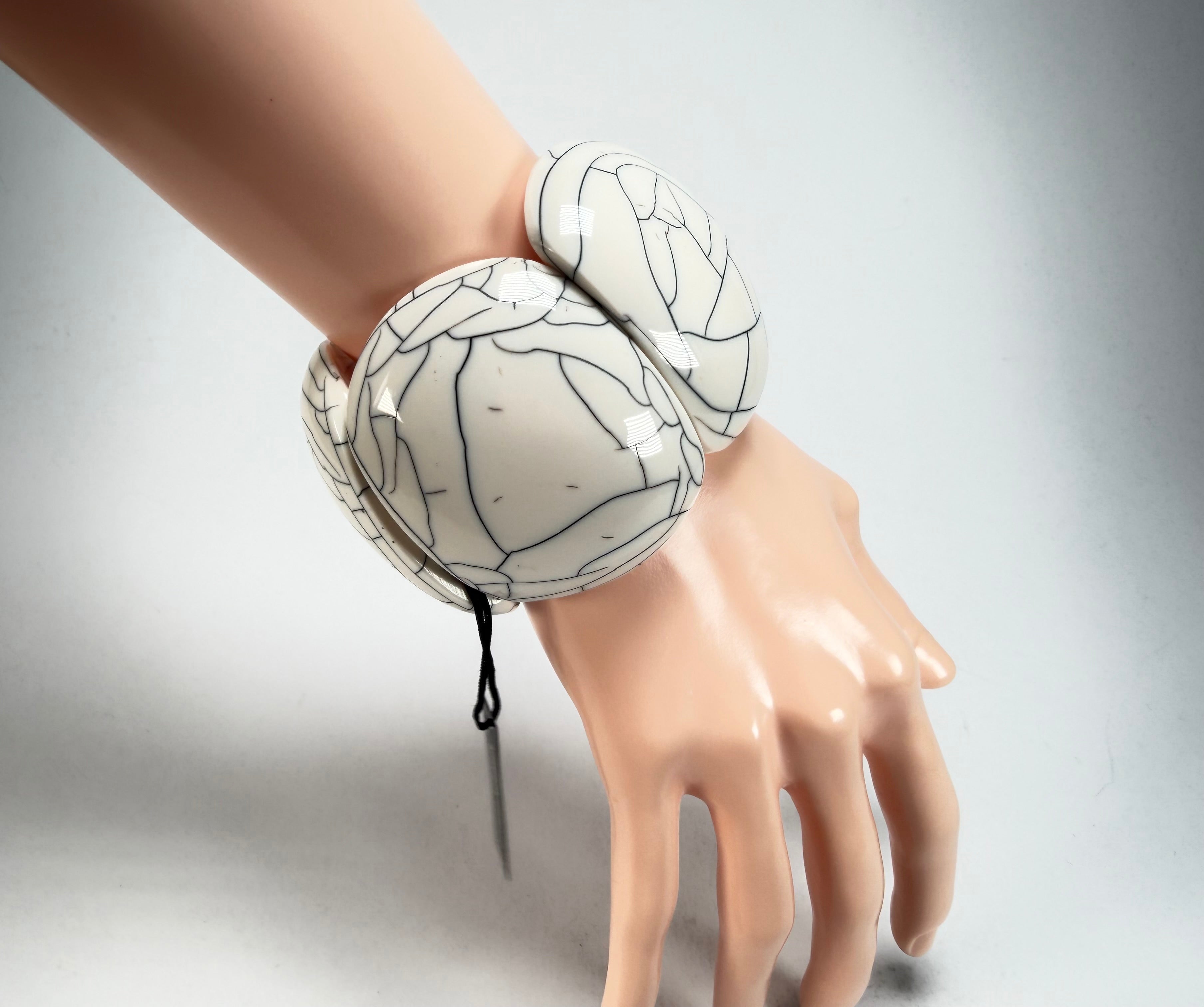 Marion Godart - Fragmental "Cinq Fissures Pièces" Cream Elasticated Resin Bracelet