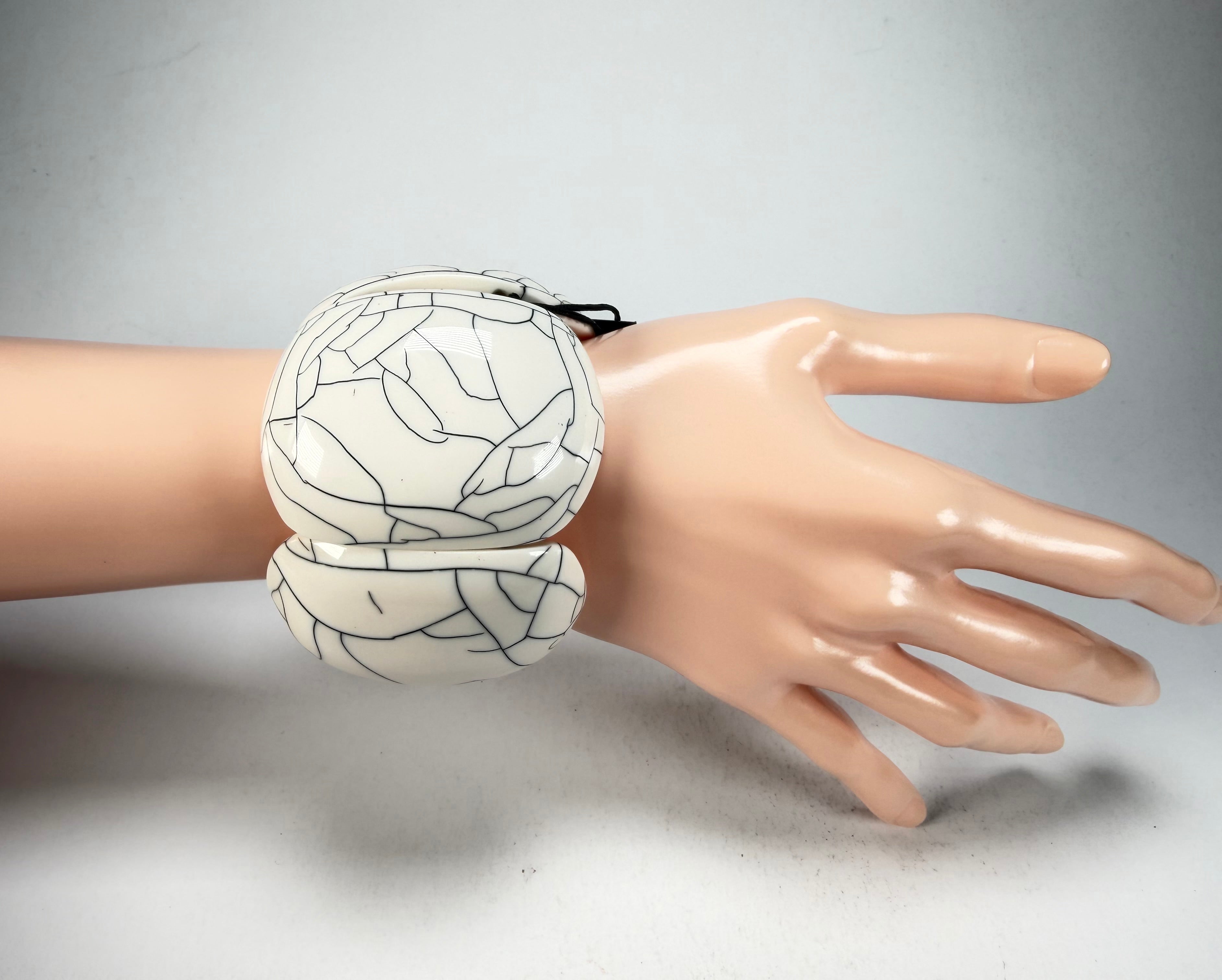 Marion Godart - Fragmental "Cinq Fissures Pièces" Cream Elasticated Resin Bracelet