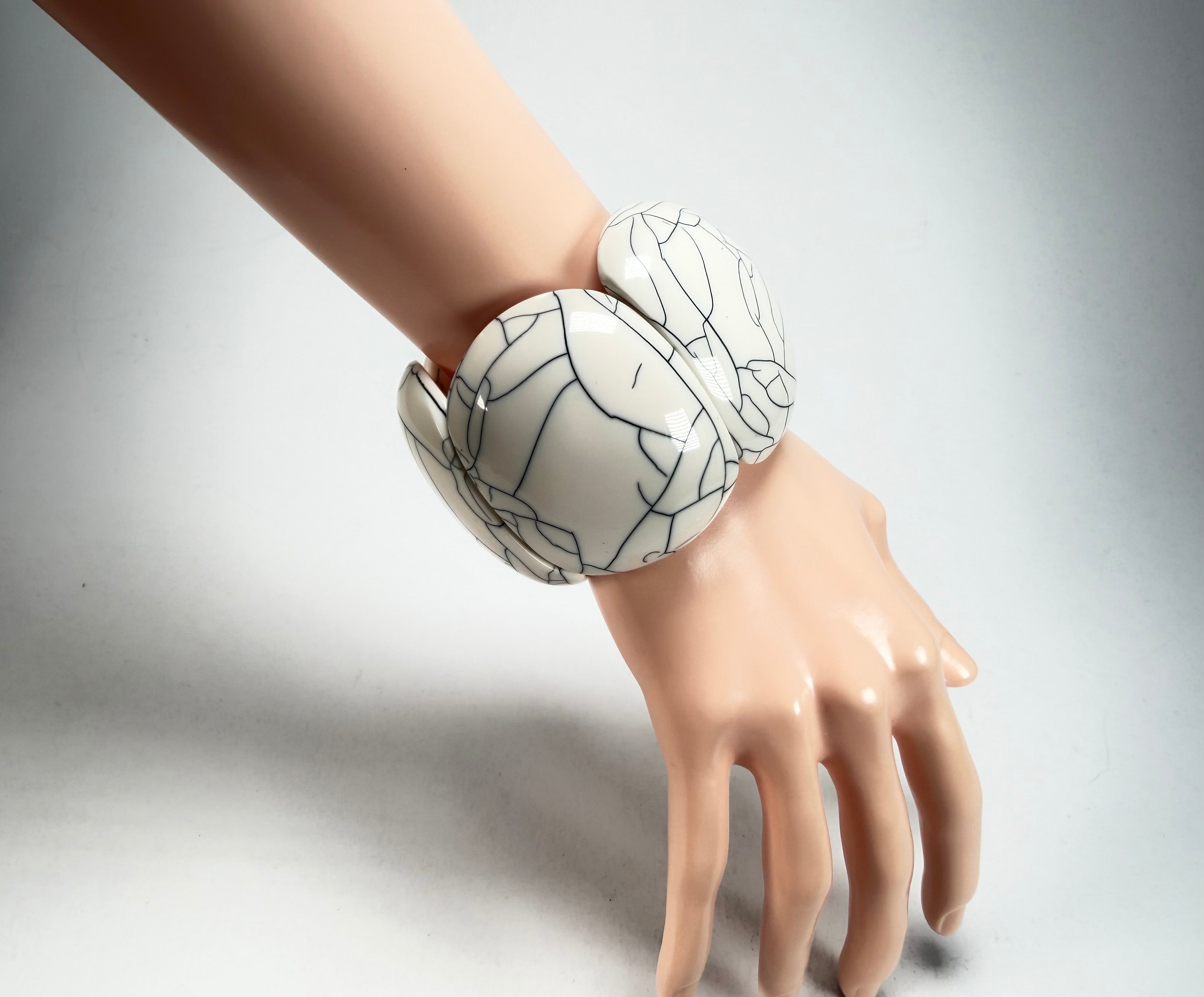 Marion Godart - Fragmental "Cinq Fissures Pièces" Cream Elasticated Resin Bracelet