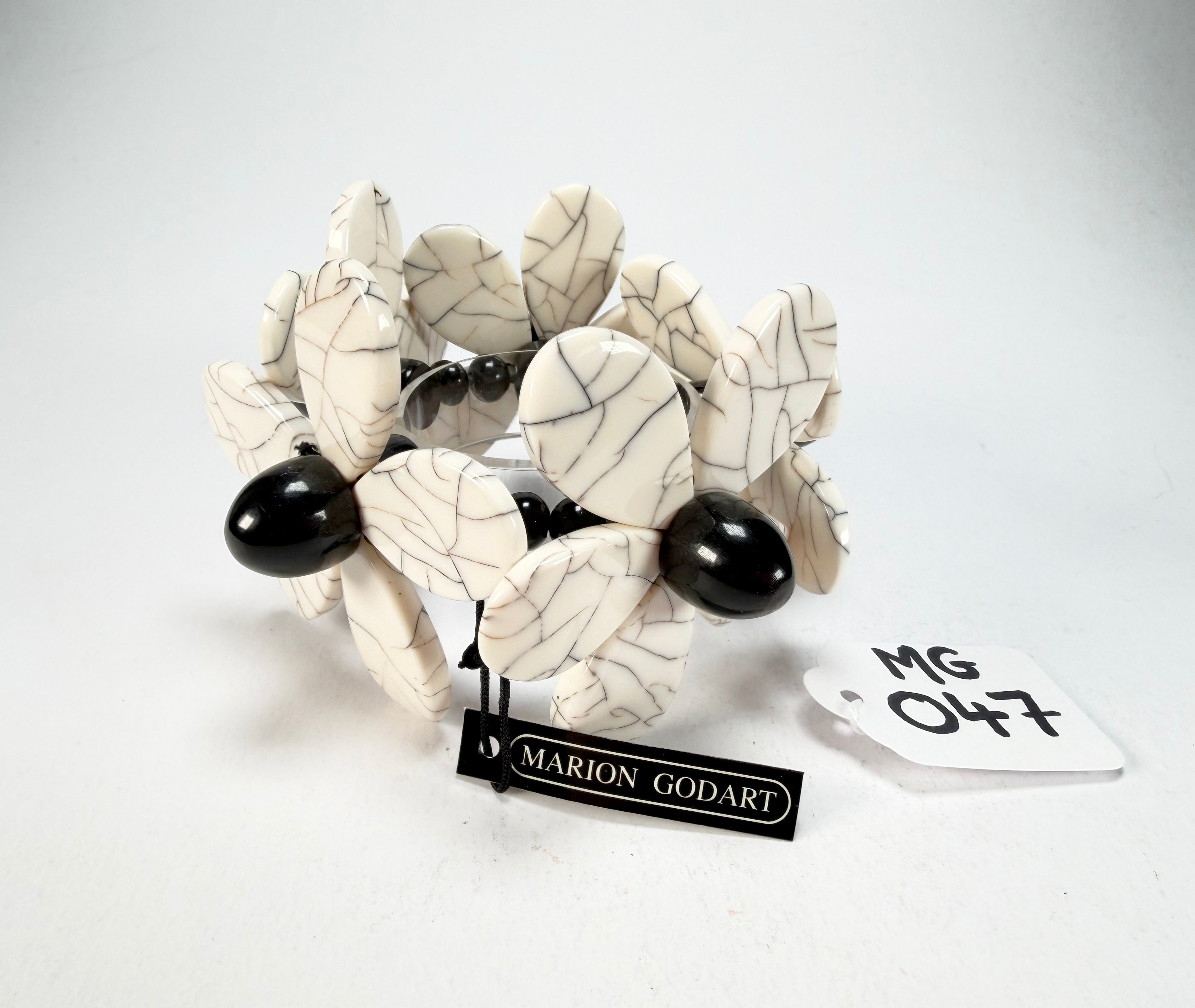 Marion Godart - Floral "Grand Pétale x Fragmental" Cream Flower Elasticated Resin Bracelet