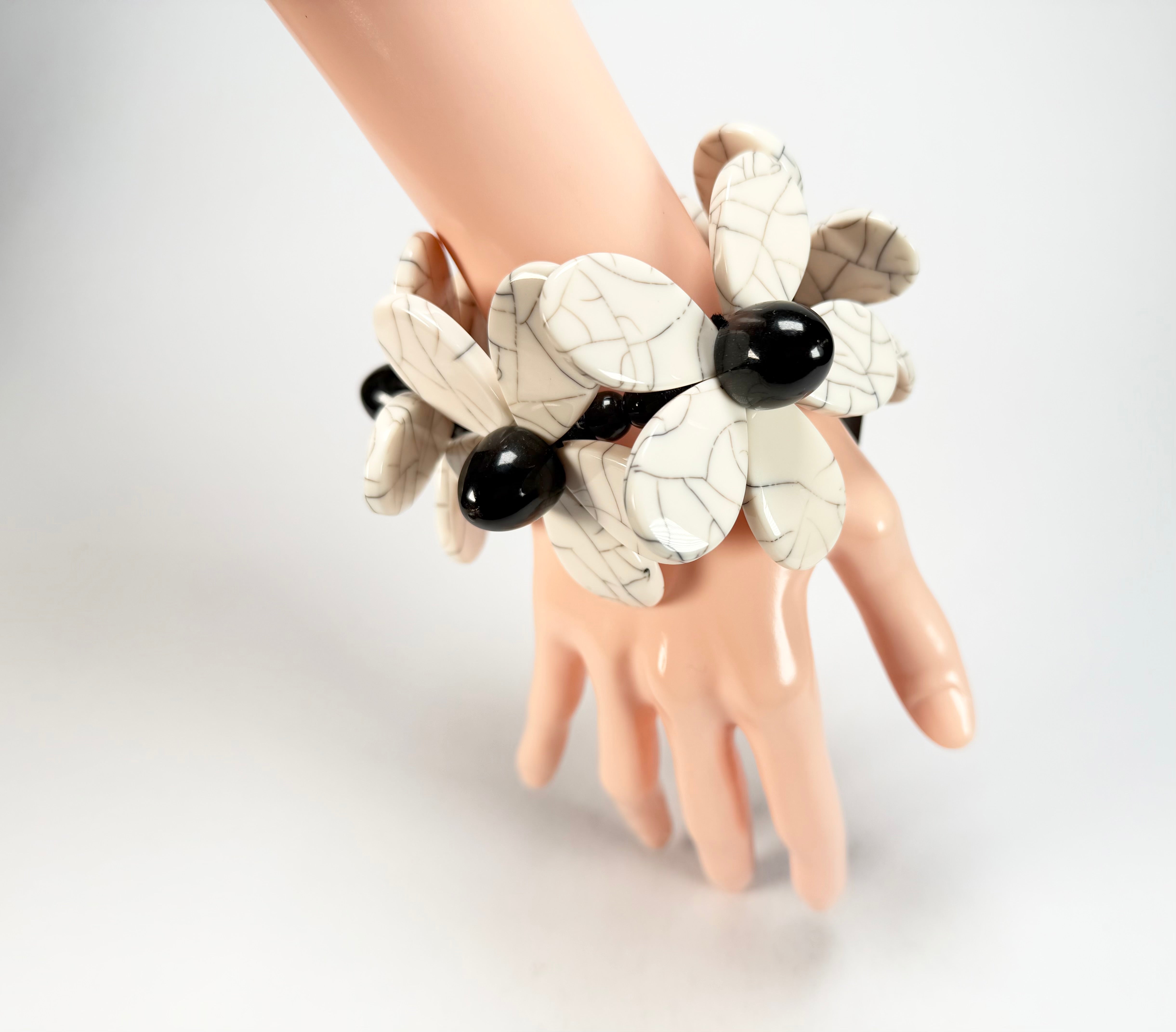 Marion Godart - Floral "Grand Pétale x Fragmental" Cream Flower Elasticated Resin Bracelet