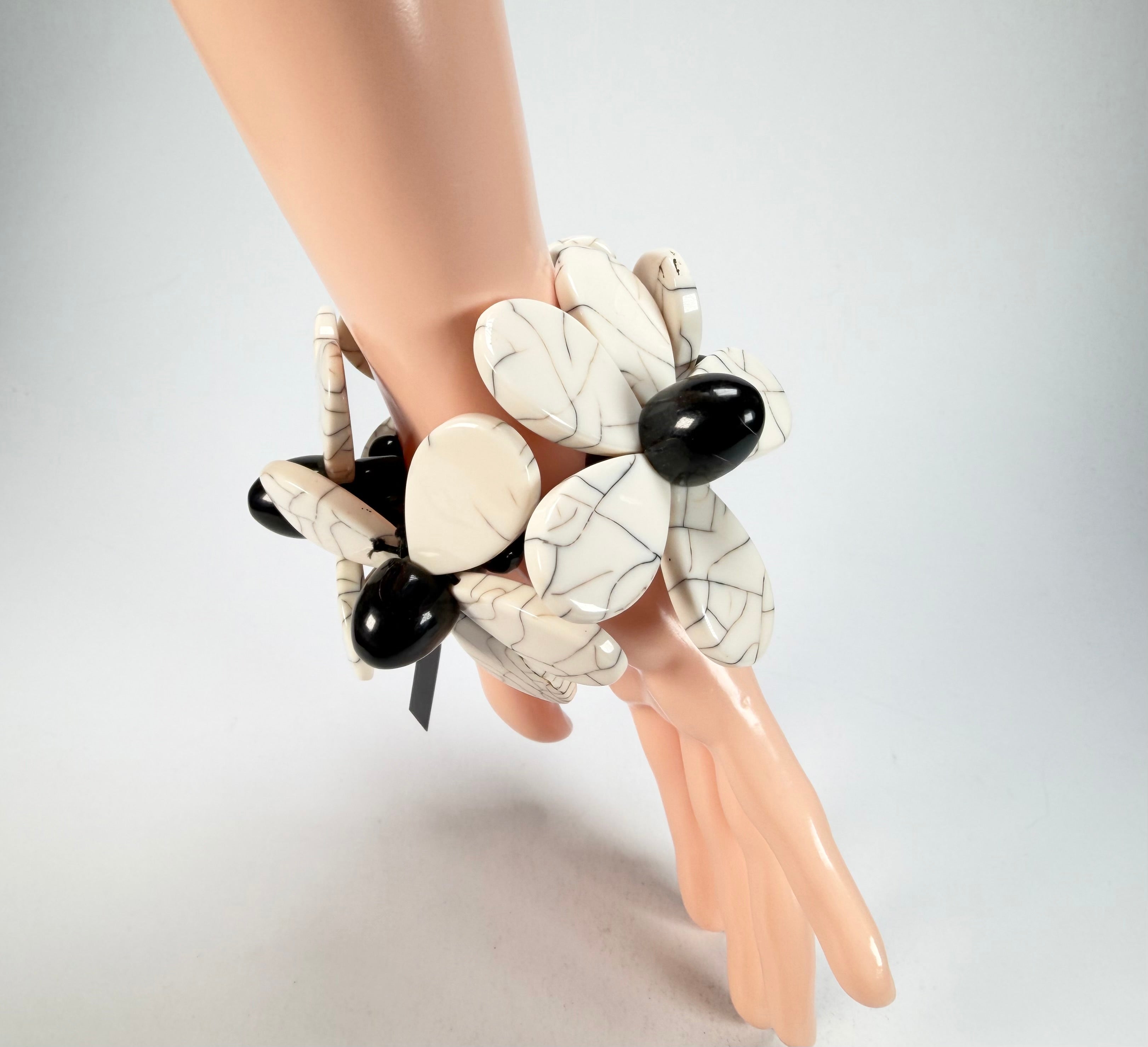 Marion Godart - Floral "Grand Pétale x Fragmental" Cream Flower Elasticated Resin Bracelet