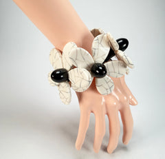 Marion Godart - Floral "Grand Pétale x Fragmental" Cream Flower Elasticated Resin Bracelet