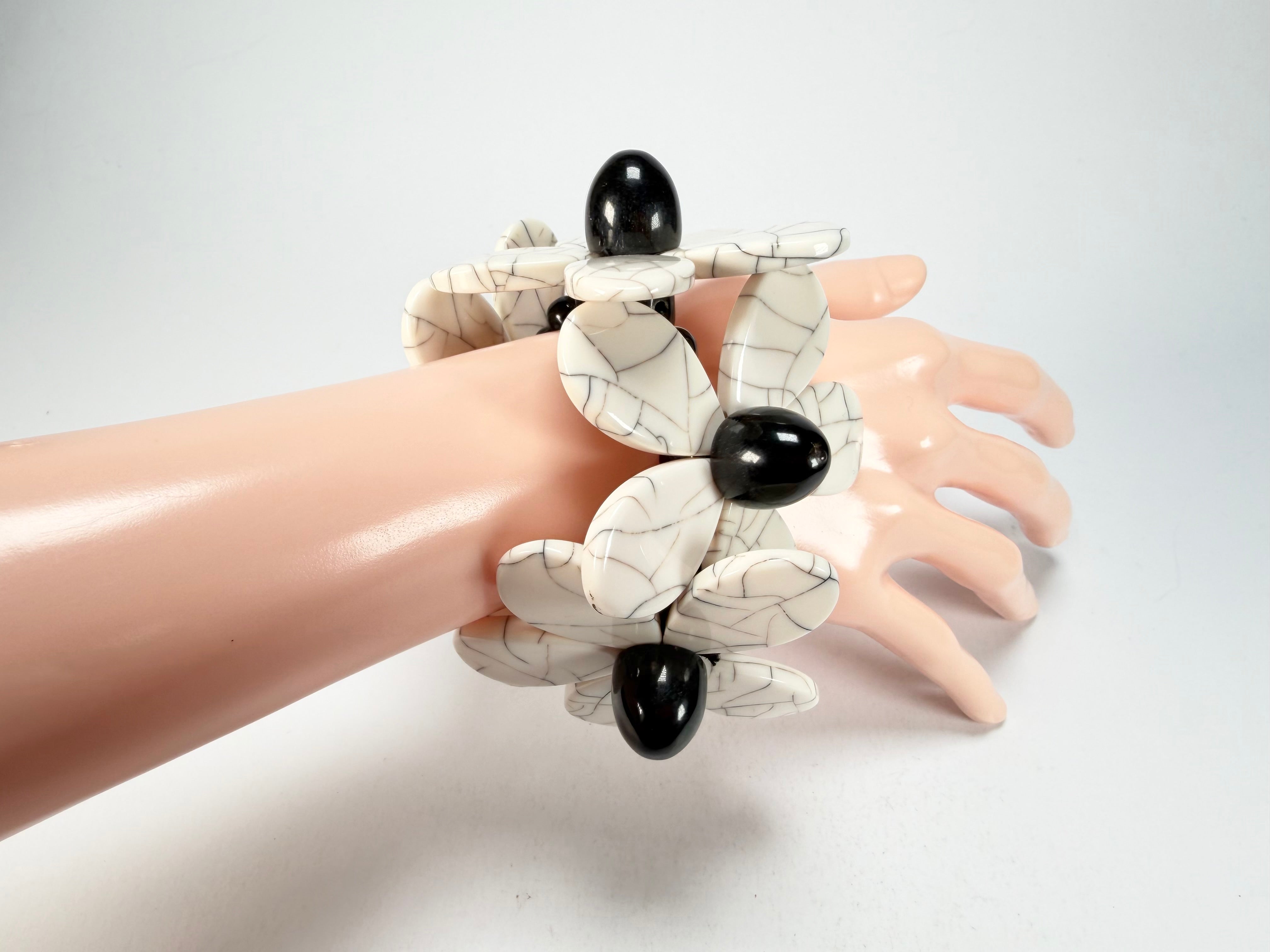 Marion Godart - Floral "Grand Pétale x Fragmental" Cream Flower Elasticated Resin Bracelet