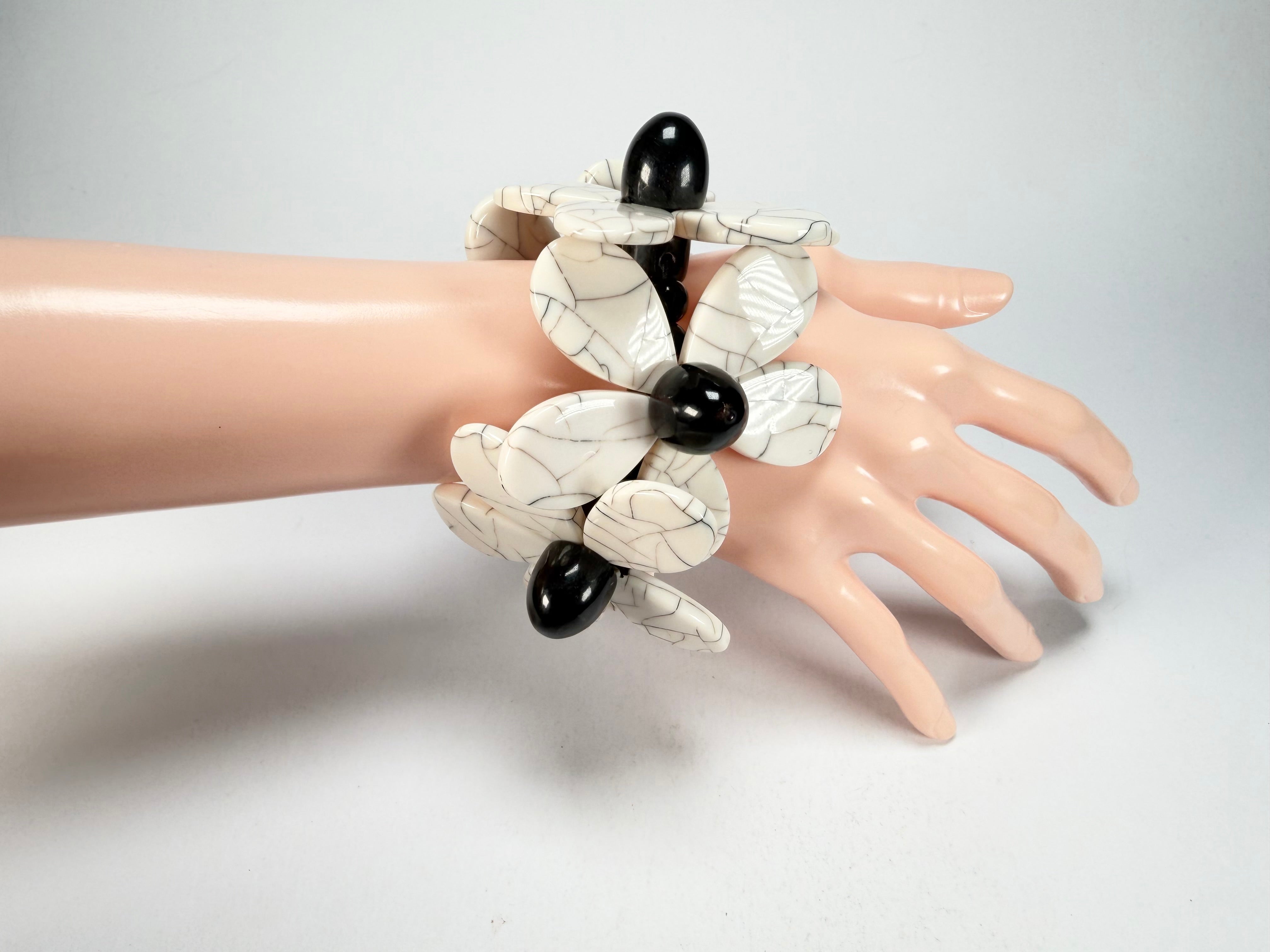 Marion Godart - Floral "Grand Pétale x Fragmental" Cream Flower Elasticated Resin Bracelet