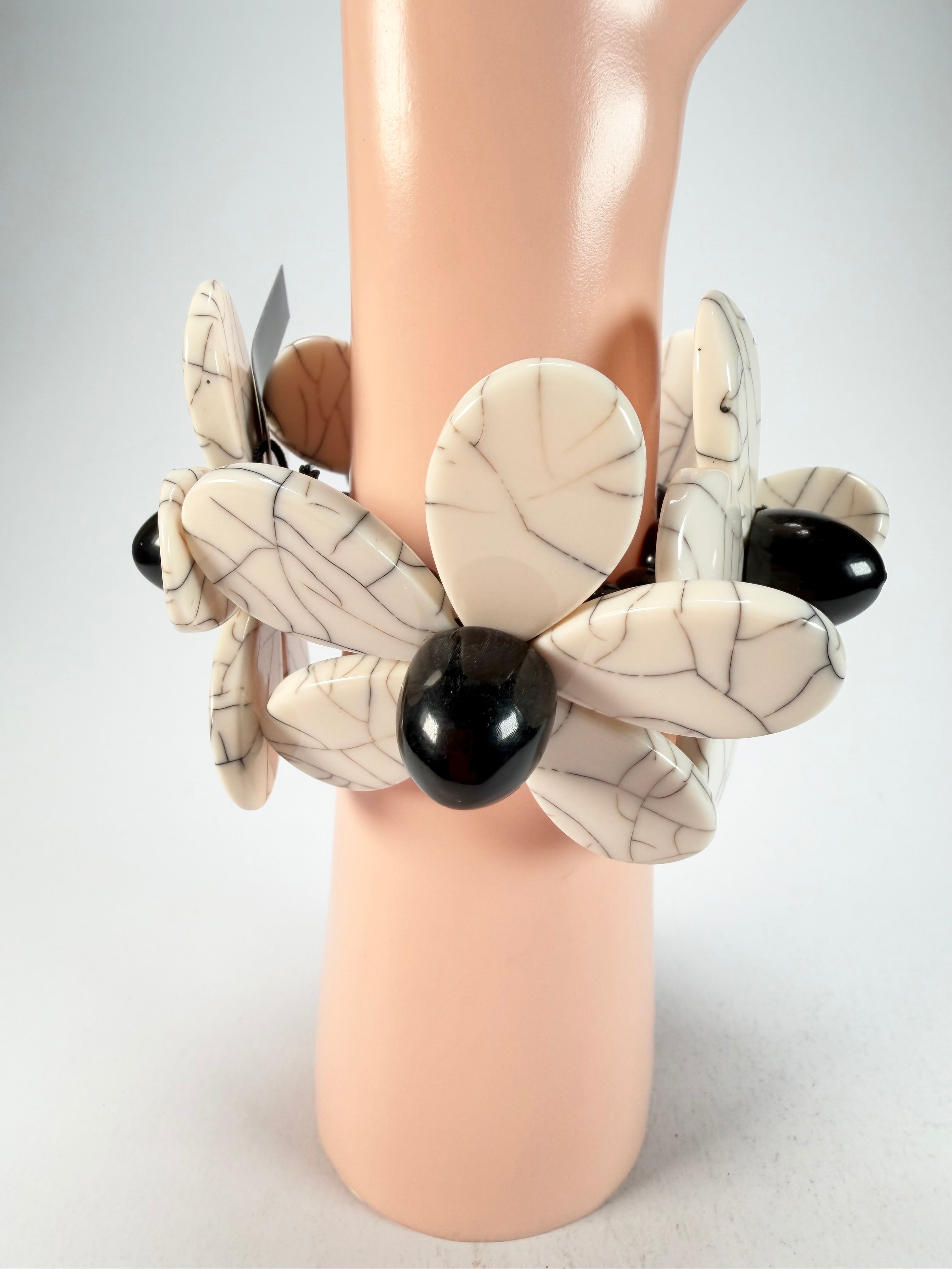 Marion Godart - Floral "Grand Pétale x Fragmental" Cream Flower Elasticated Resin Bracelet