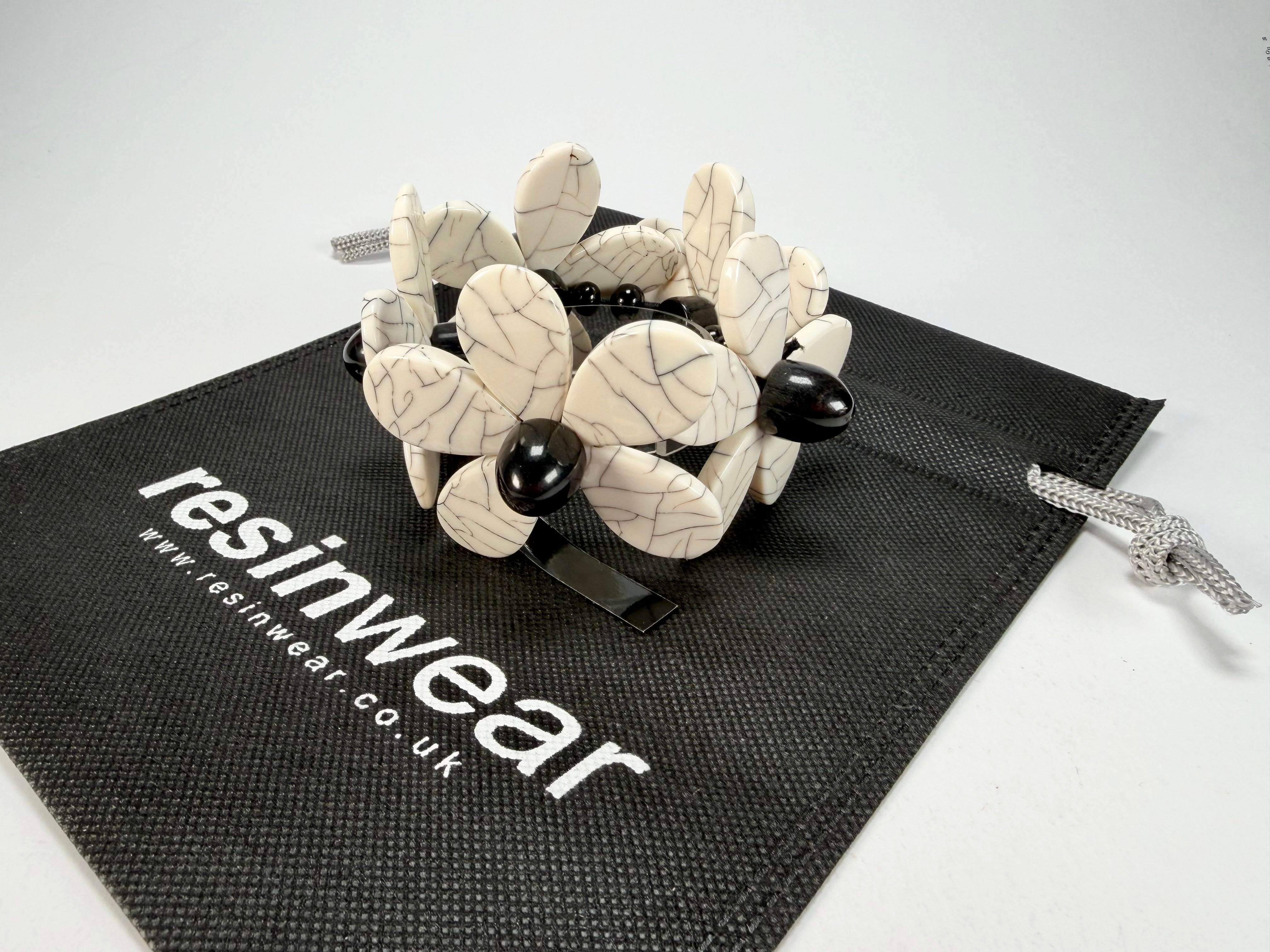 Marion Godart - Floral "Grand Pétale x Fragmental" Cream Flower Elasticated Resin Bracelet