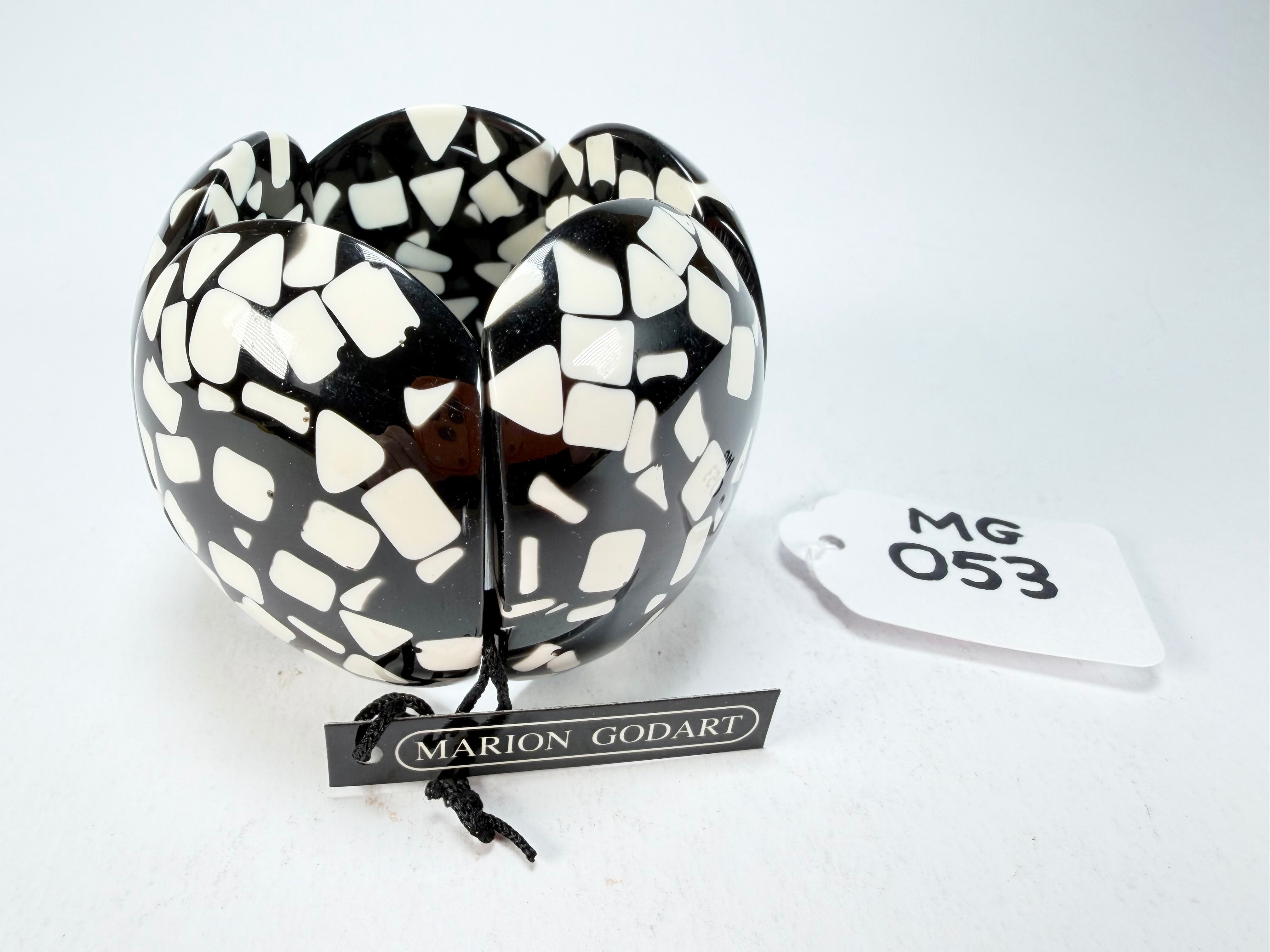 Marion Godart - Confetti "Cinq Pièces" Black & White Elasticated Resin Bracelet