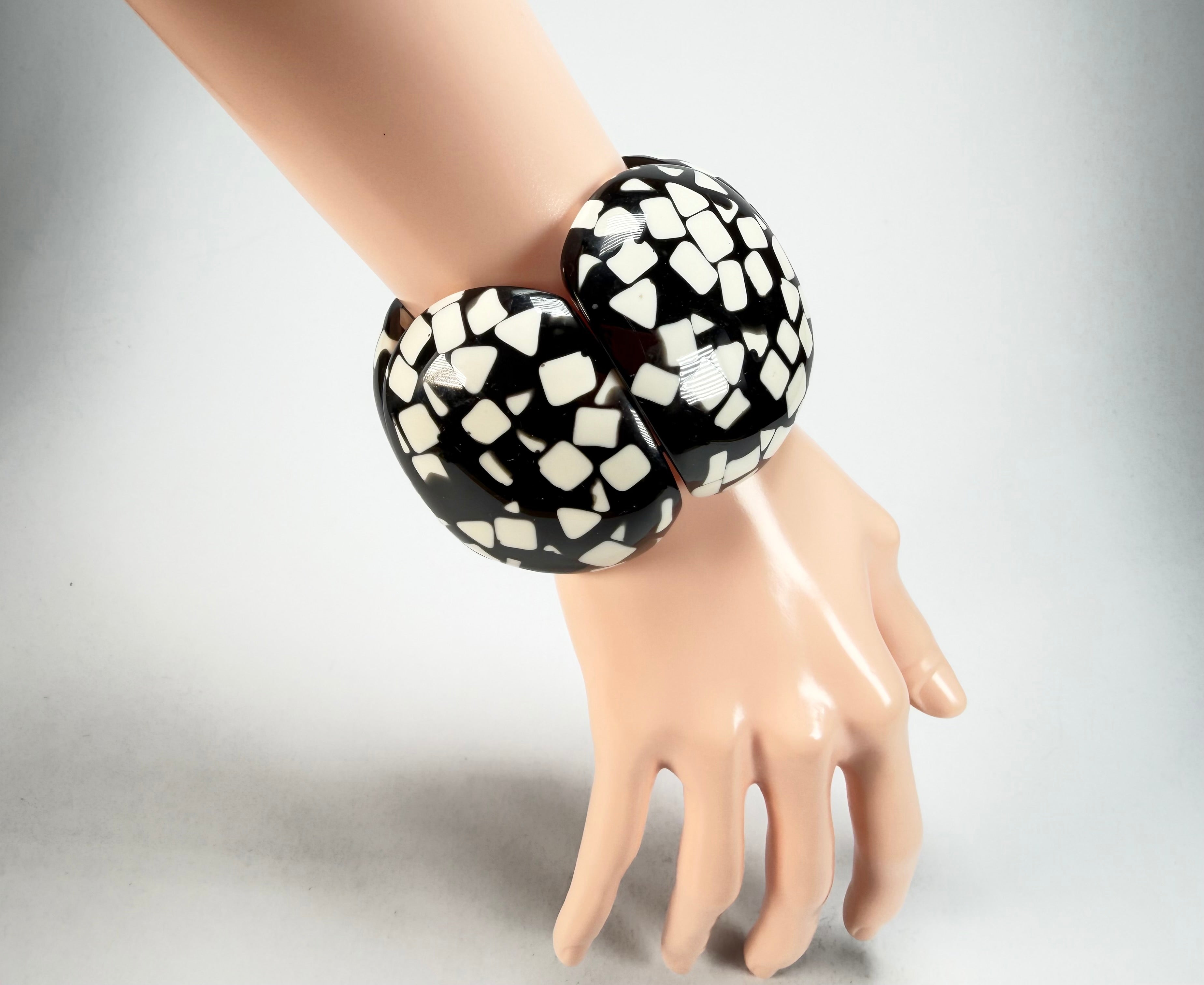 Marion Godart - Confetti "Cinq Pièces" Black & White Elasticated Resin Bracelet