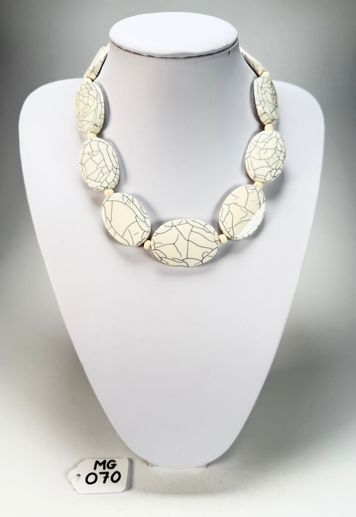 Marion Godart - Fragmental "Forme Ovale" Cream Resin Necklace